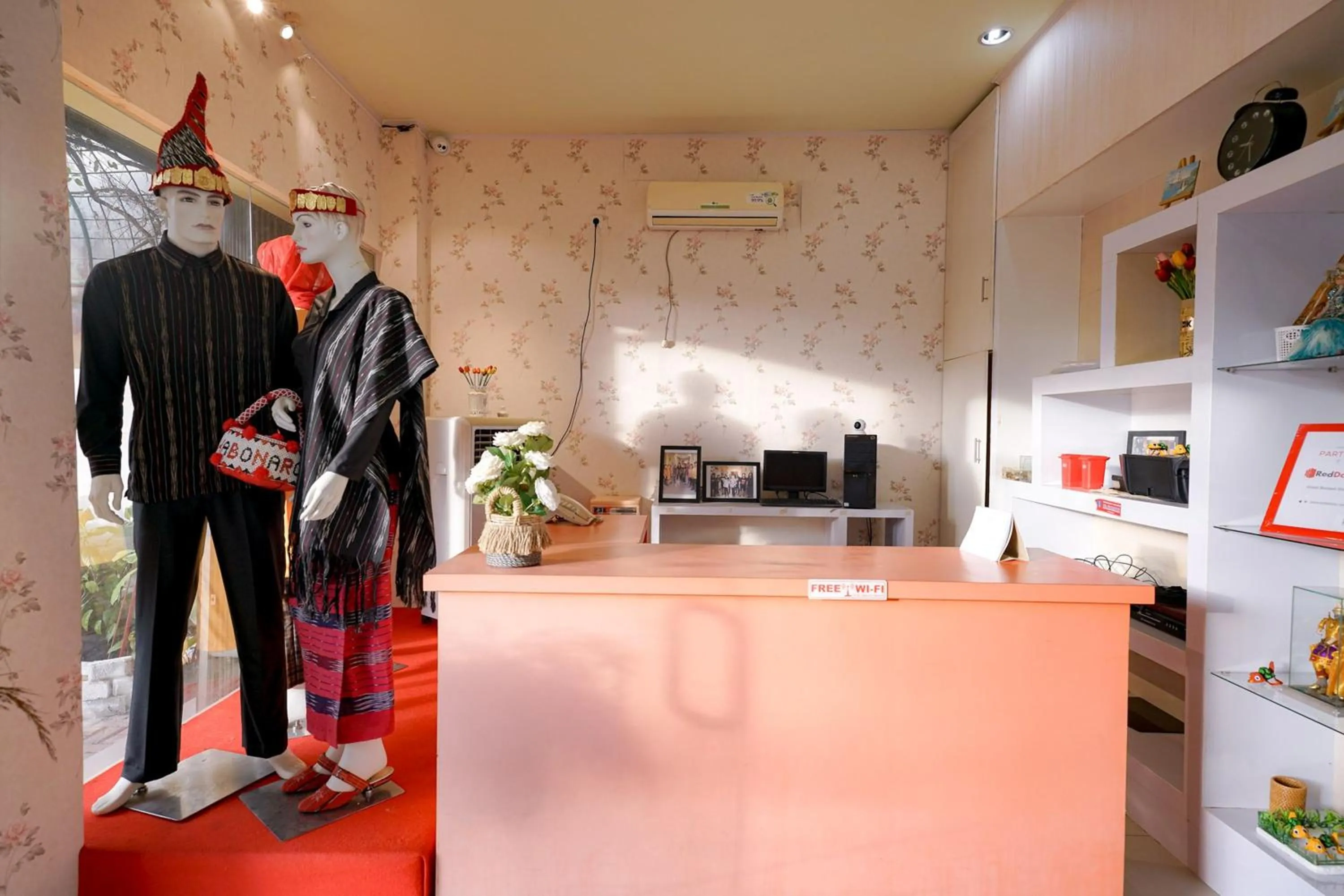 Lobby or reception in RedDoorz Plus @ Jalan FL Lumban Tobing Sibolga