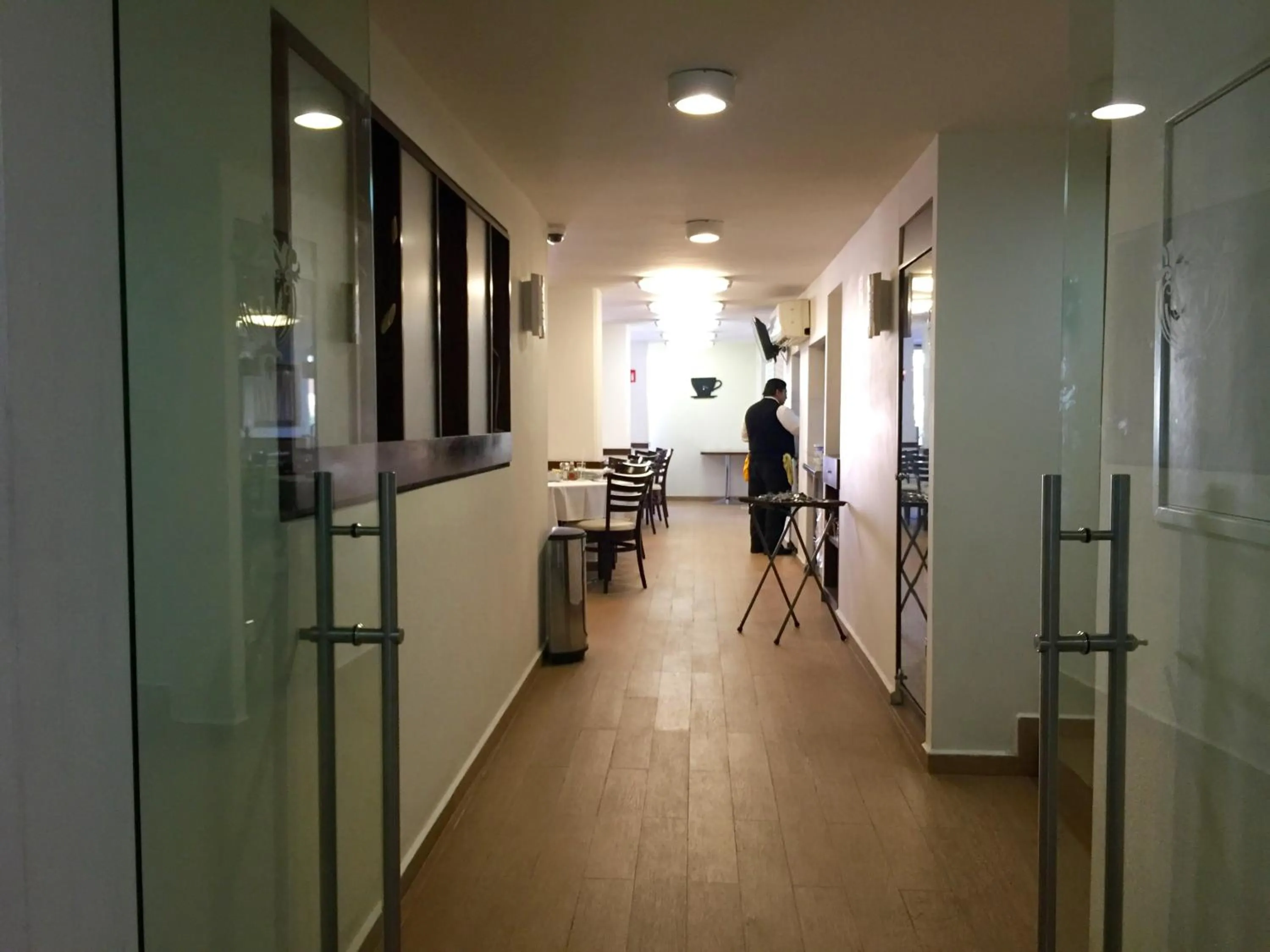 Restaurant/places to eat in Hotel Castropol