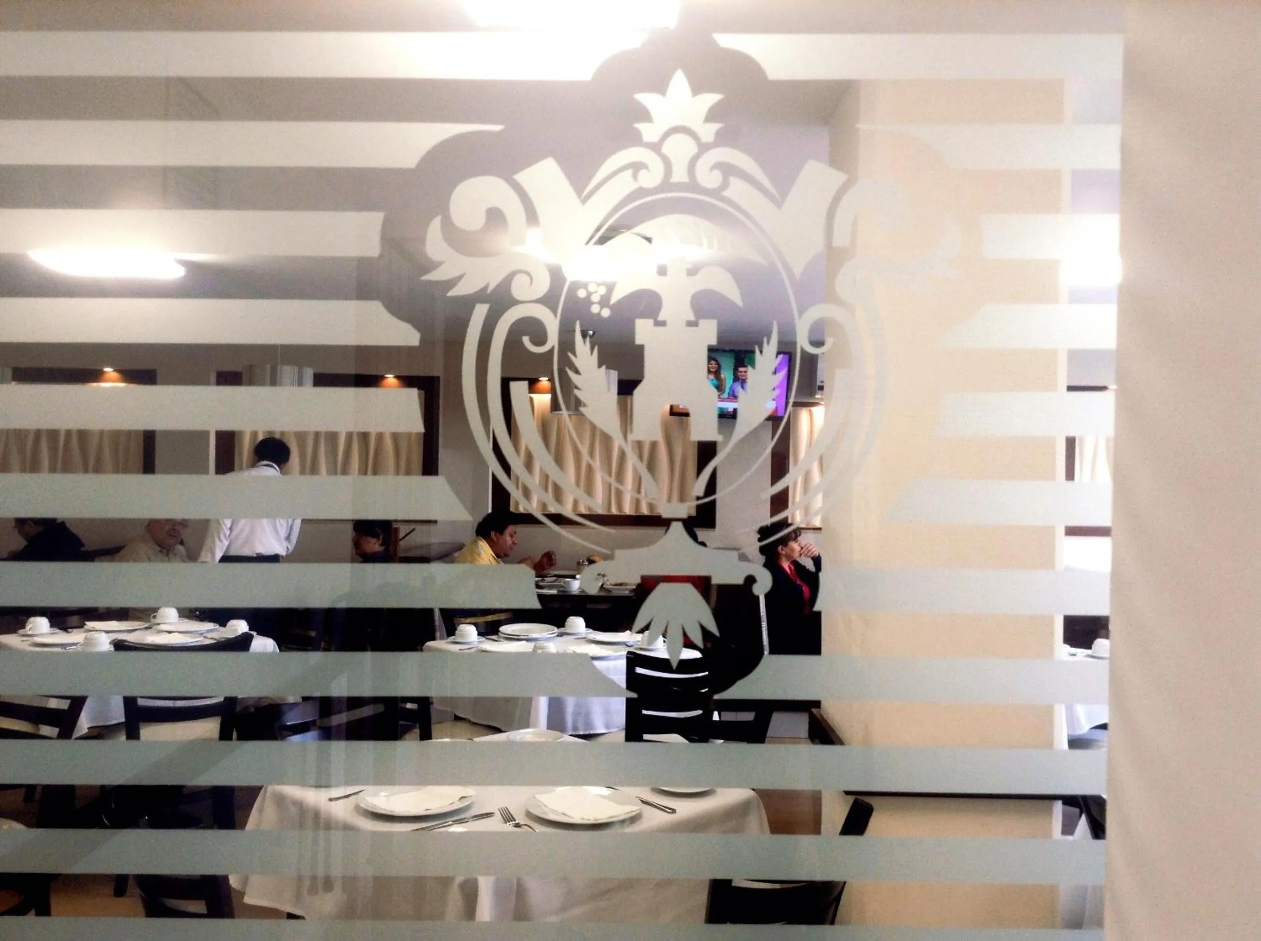 Restaurant/places to eat in Hotel Castropol