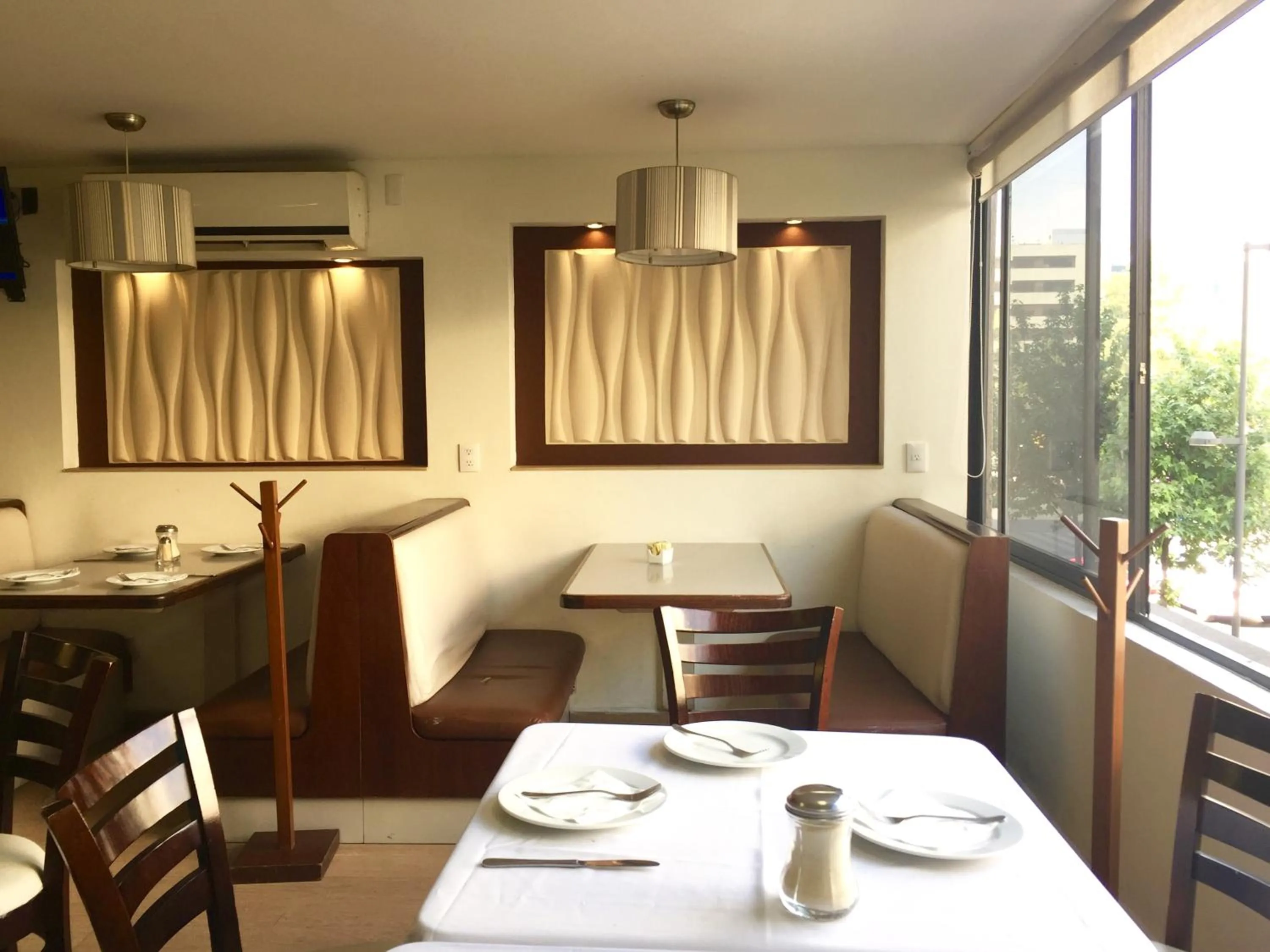 Restaurant/places to eat in Hotel Castropol