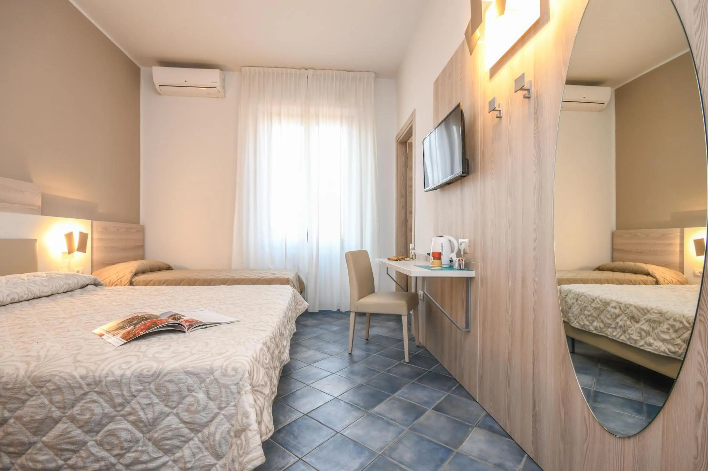 Bedroom, Bed in Hotel Riel