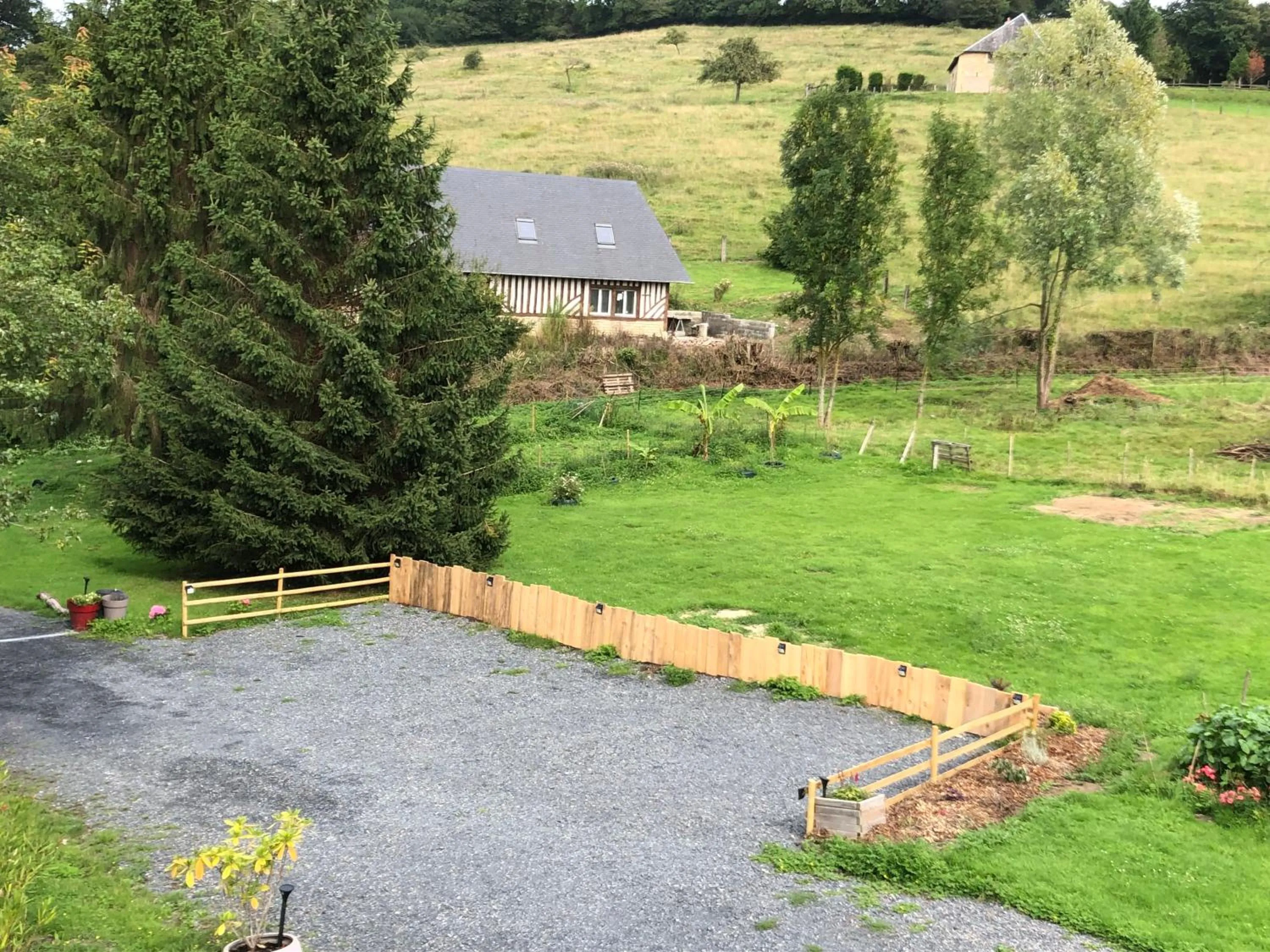 Parking in Grande Chambre Familiale JAUNE Tout Bonnement Bien