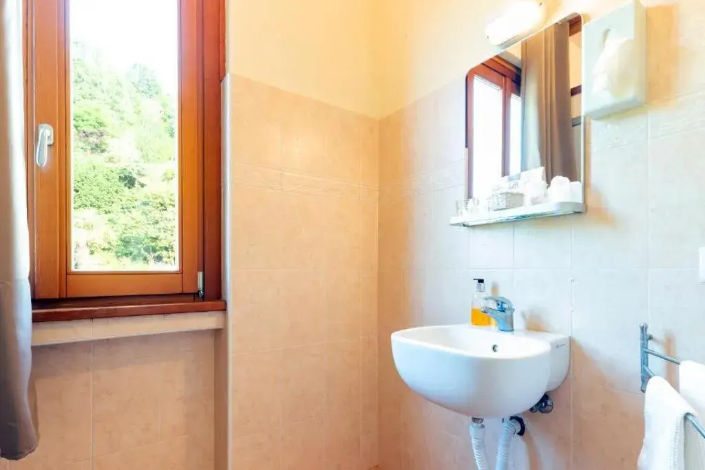 Standard Double Room with Garden View in Hotel Il Perlo Standard Double Room with Garden View in Hotel Il Perlo