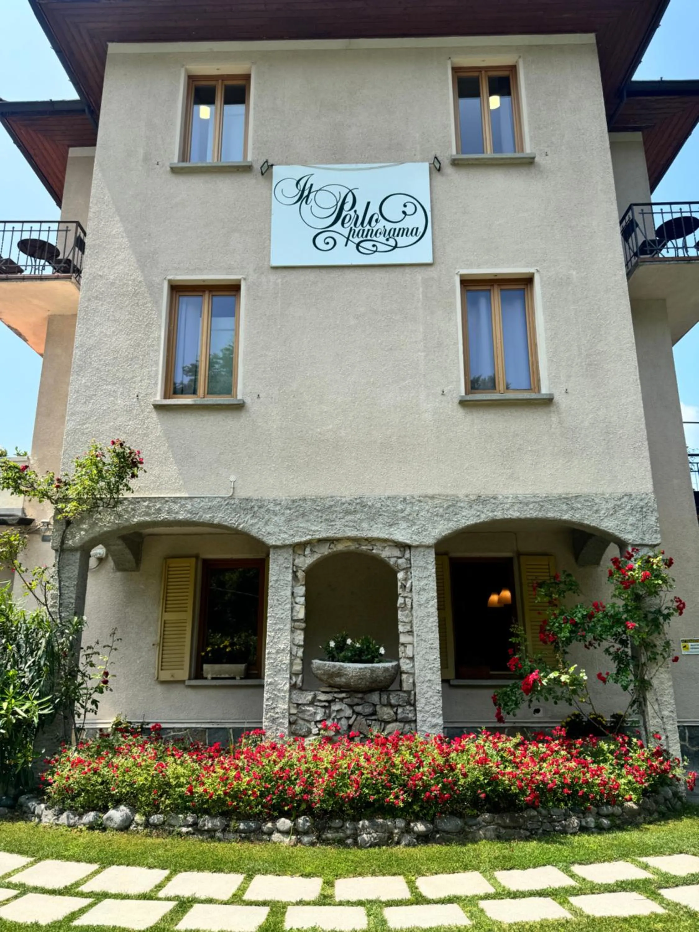 Property building in Hotel Il Perlo