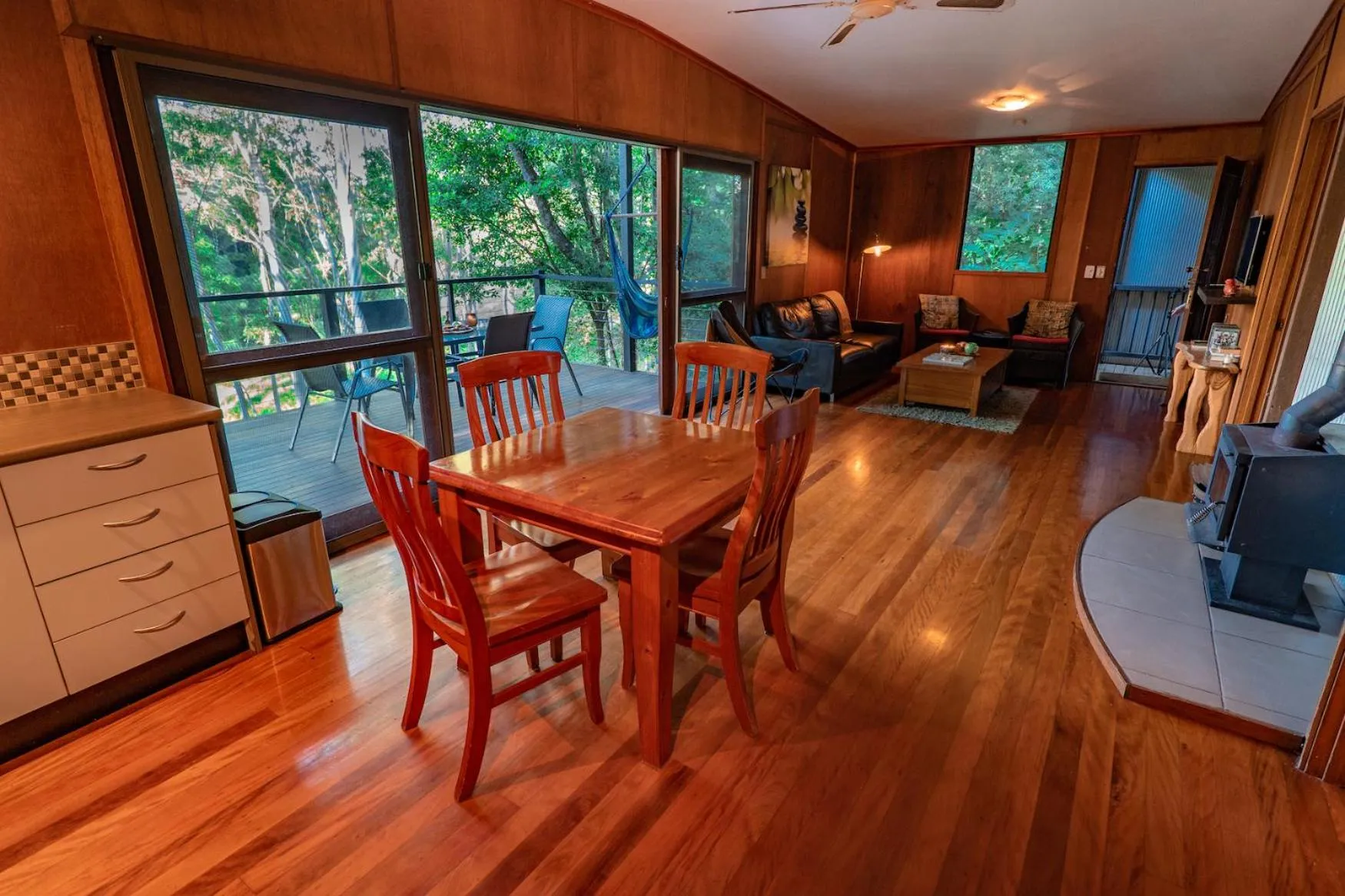 Dining area in Whispering Valley Cottage Retreat