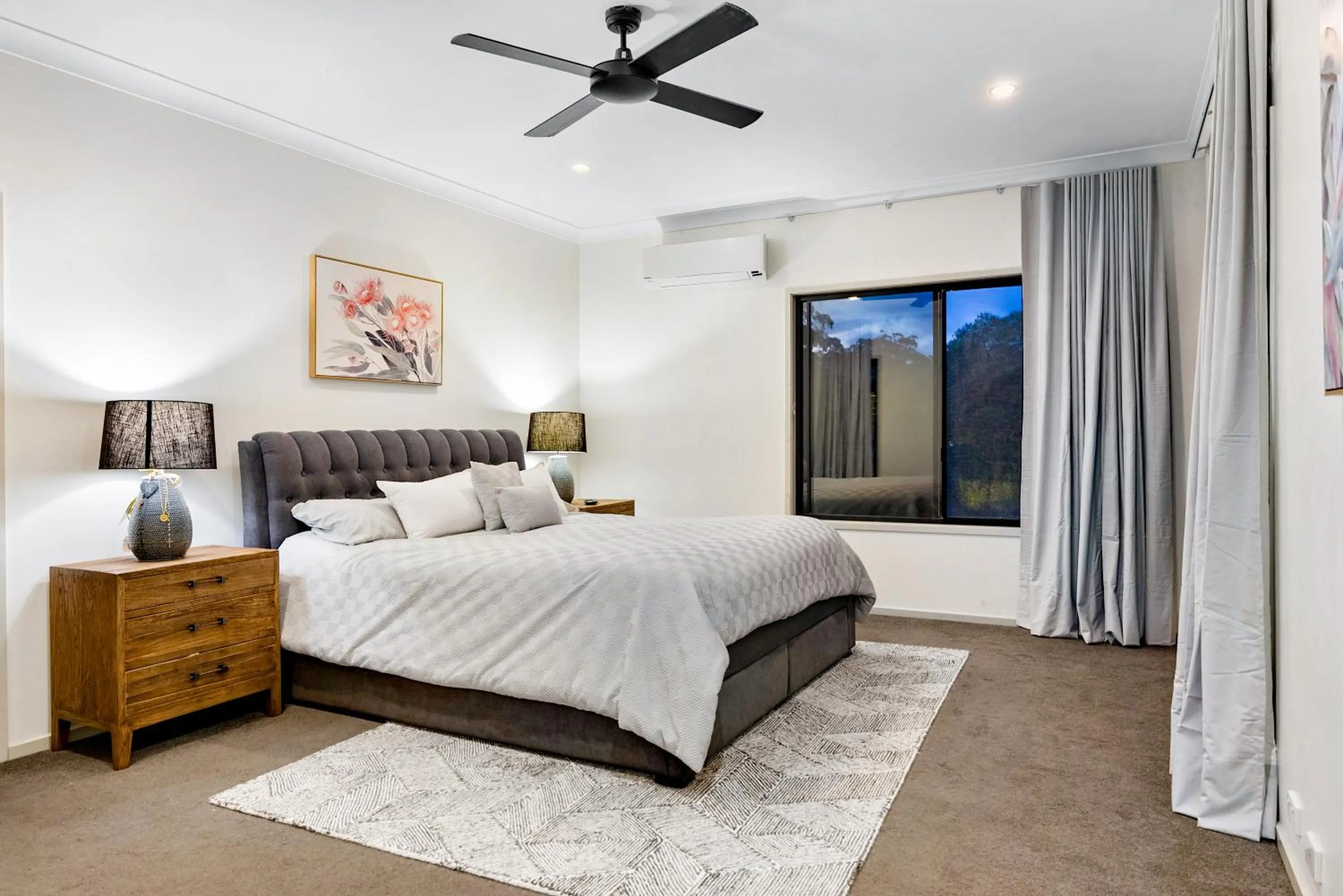 Bed in Whispering Valley Cottage Retreat