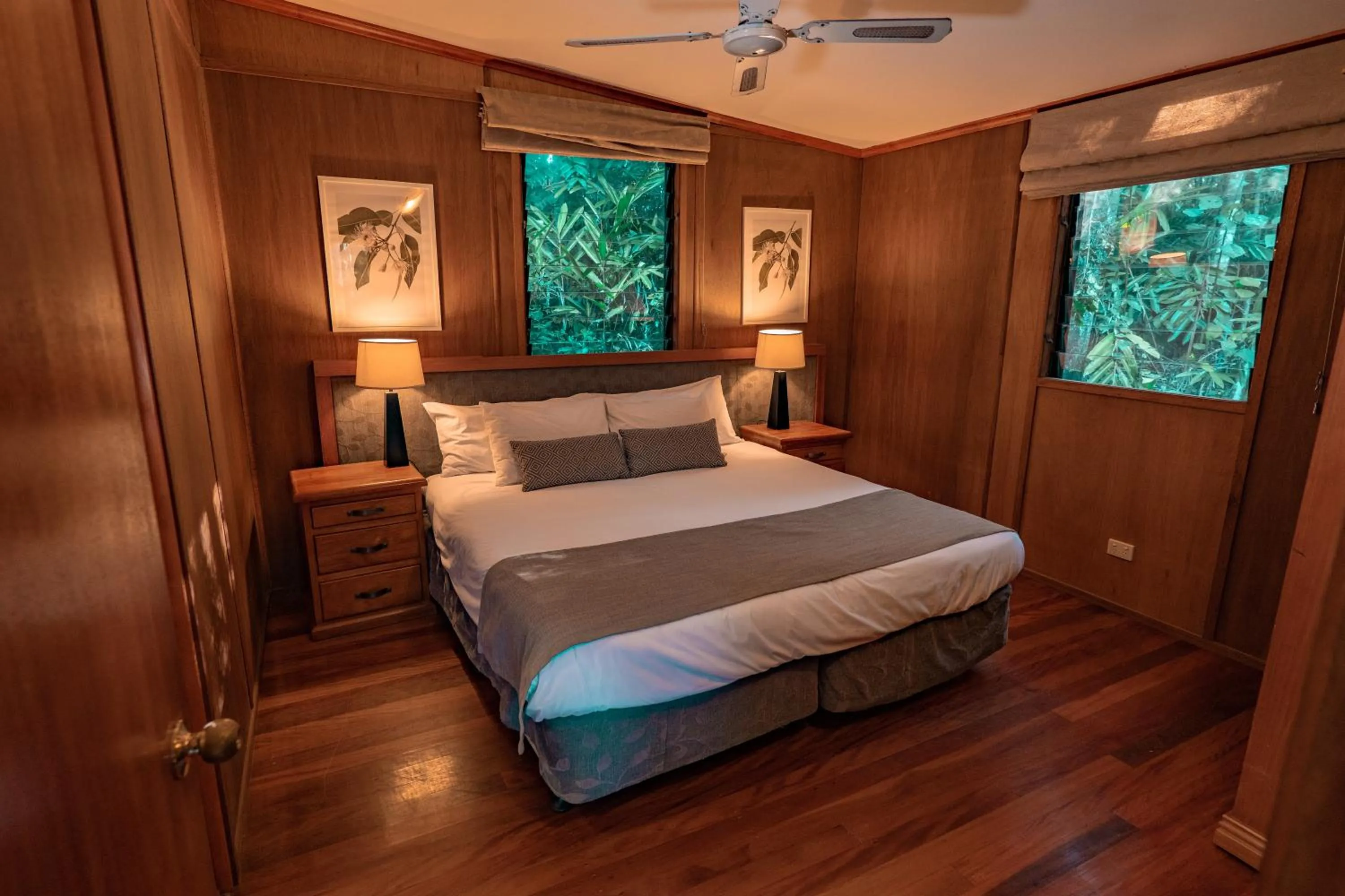 Bed in Whispering Valley Cottage Retreat