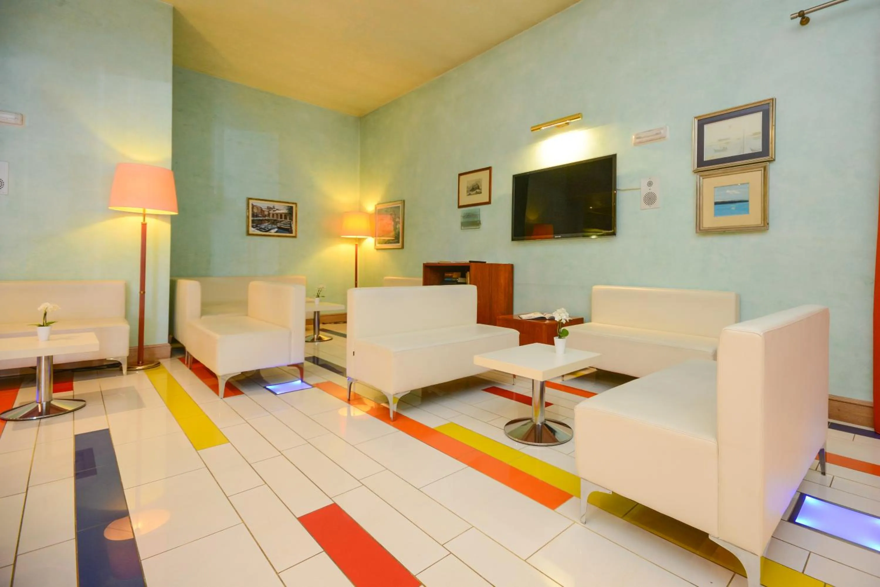 Communal lounge/ TV room in Hotel Oliveto