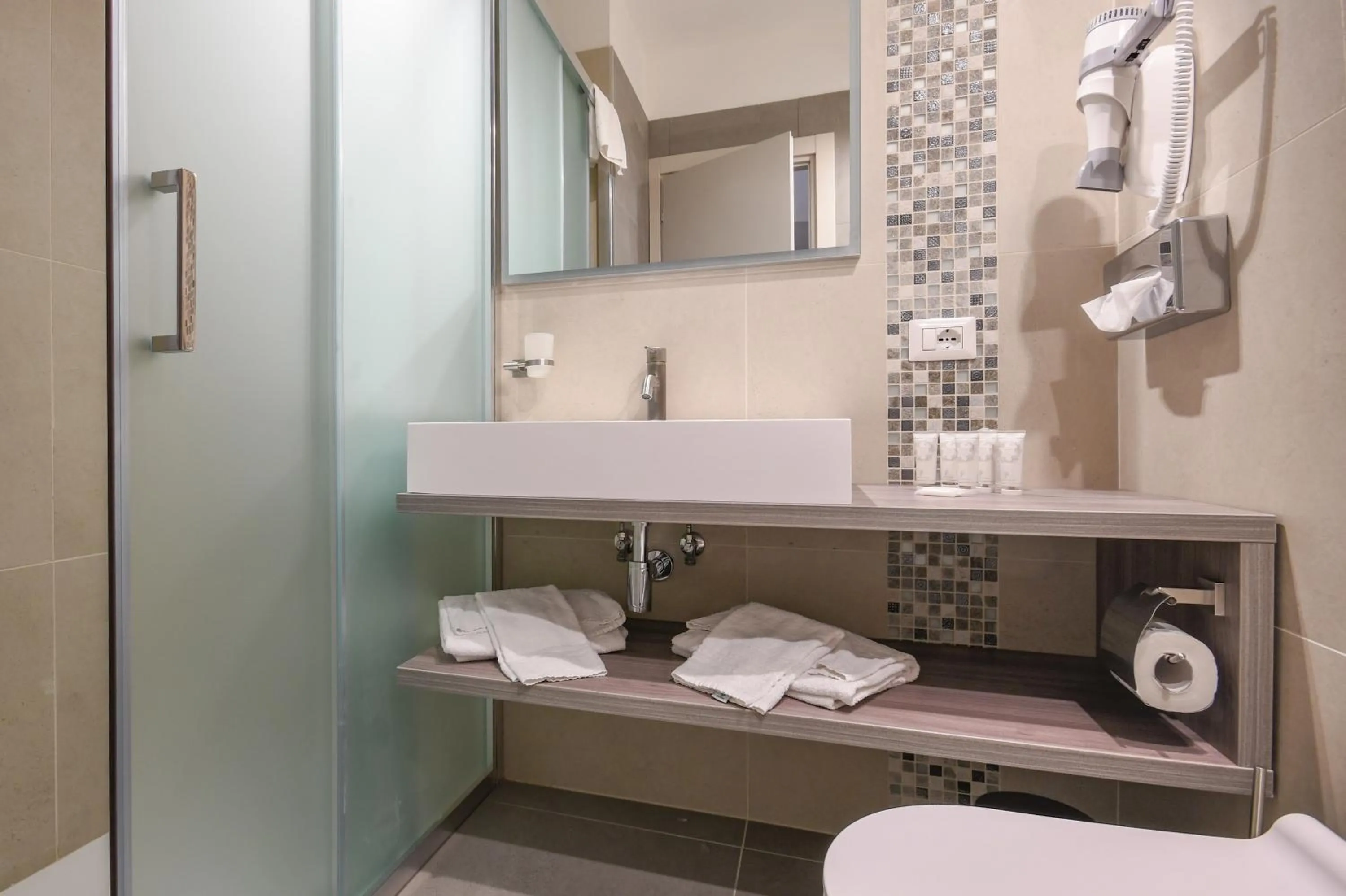 Shower in Hotel Oliveto