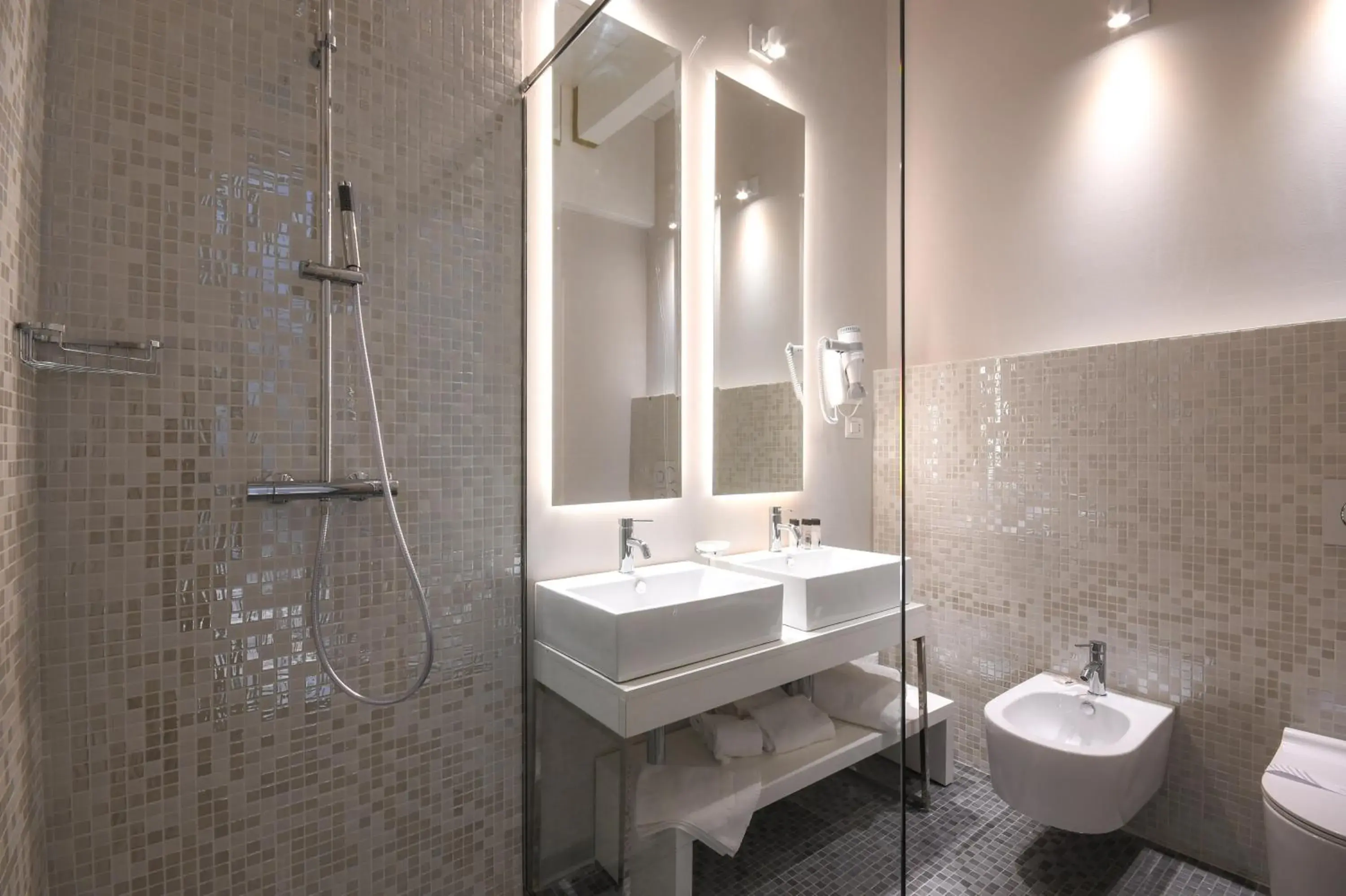 Deluxe Double or Twin Room with Lake View in Hotel Oliveto Deluxe Double or Twin Room with Lake View in Hotel Oliveto