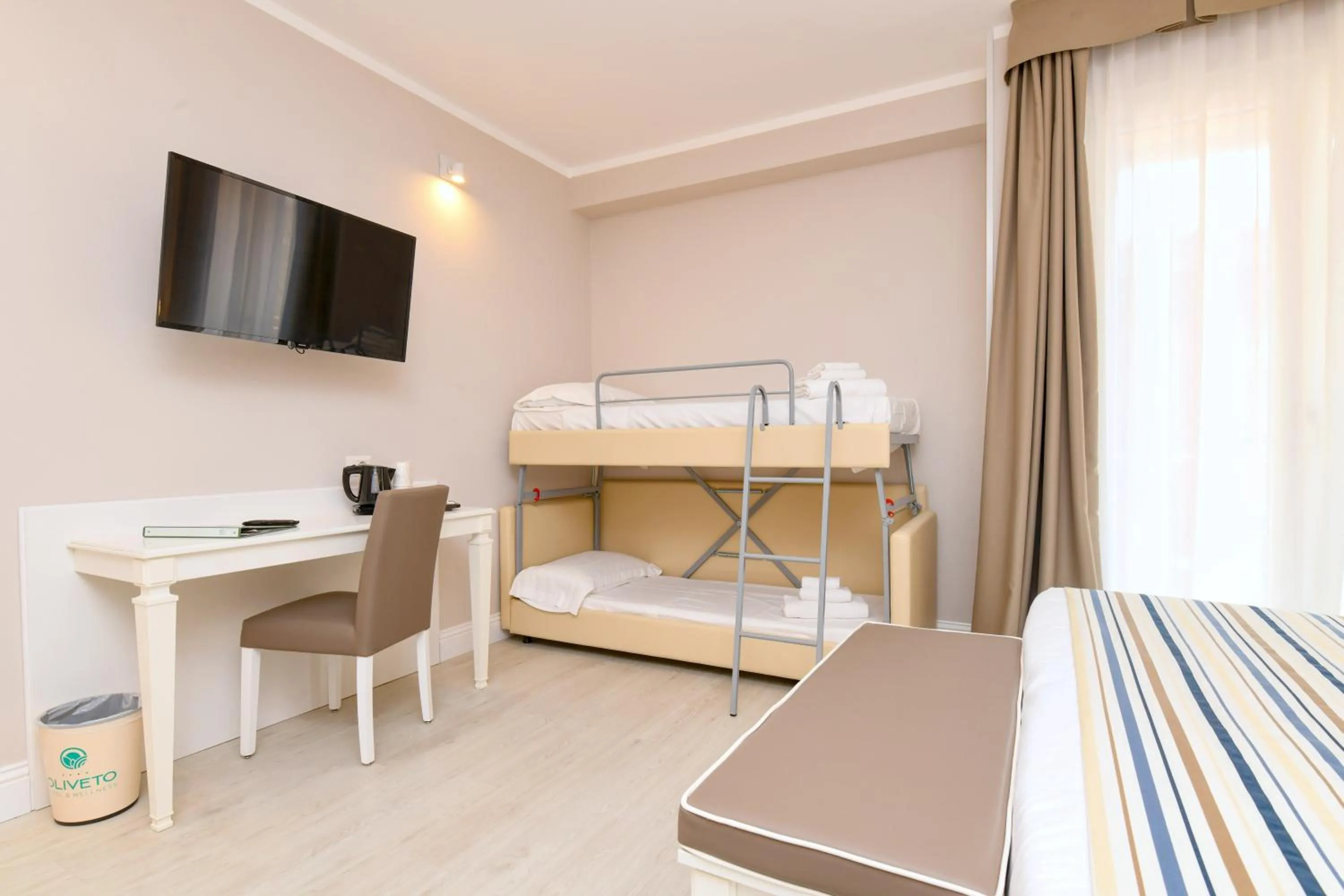 bunk bed, Bed in Hotel Oliveto