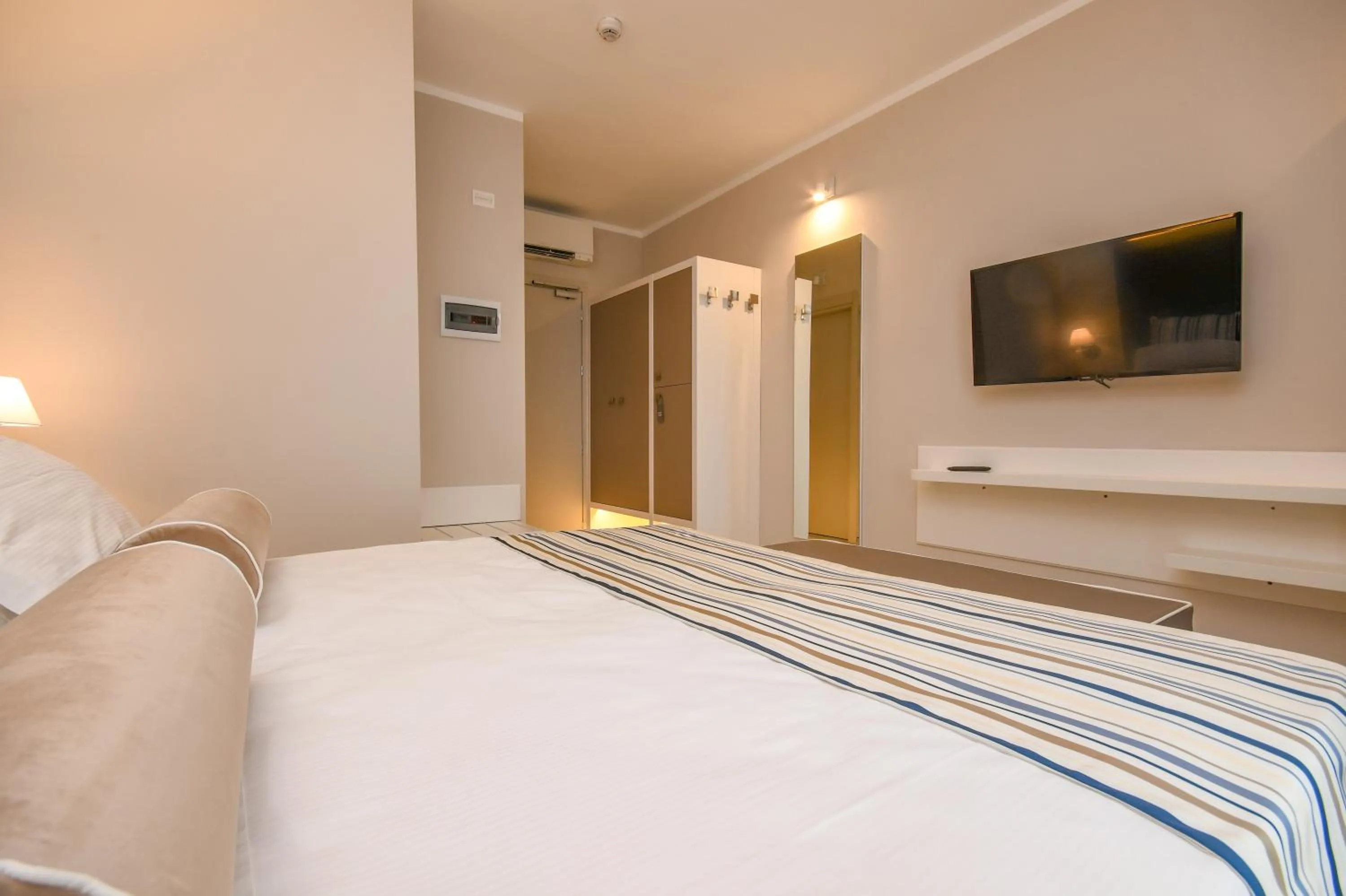 TV and multimedia, Bed in Hotel Oliveto