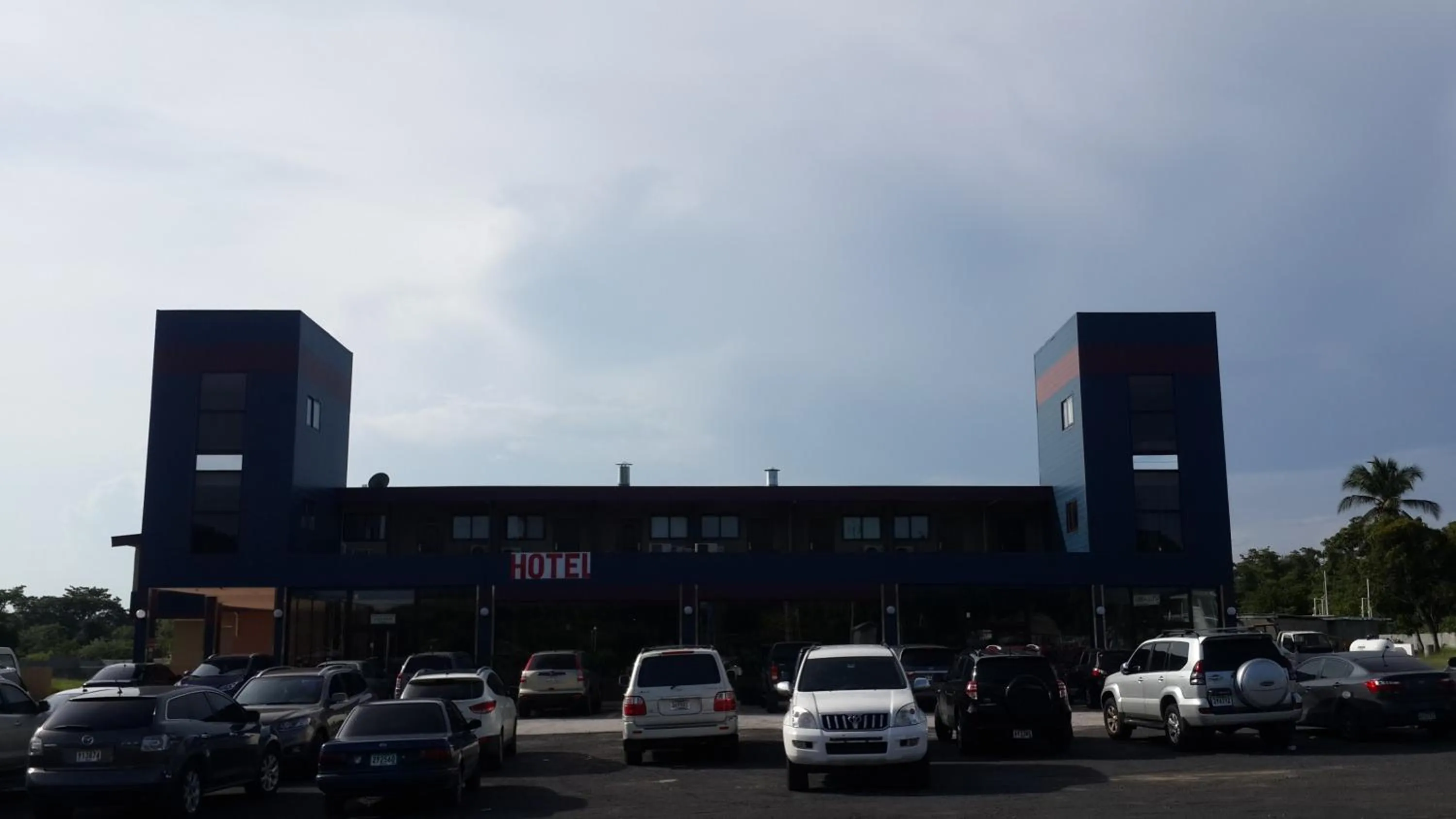 Property building in Express Inn Coronado & Camping