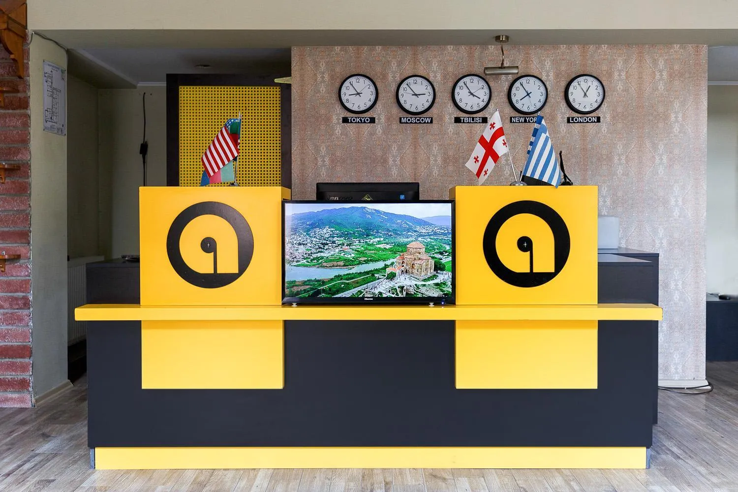 Communal lounge/ TV room in Hotel Aira Plaza