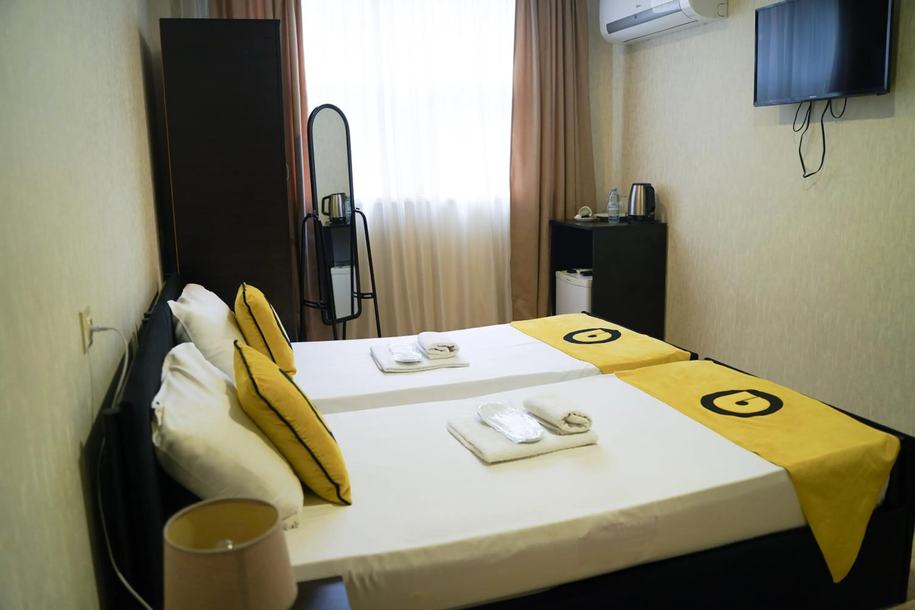 Photo of the whole room in Hotel Aira Plaza