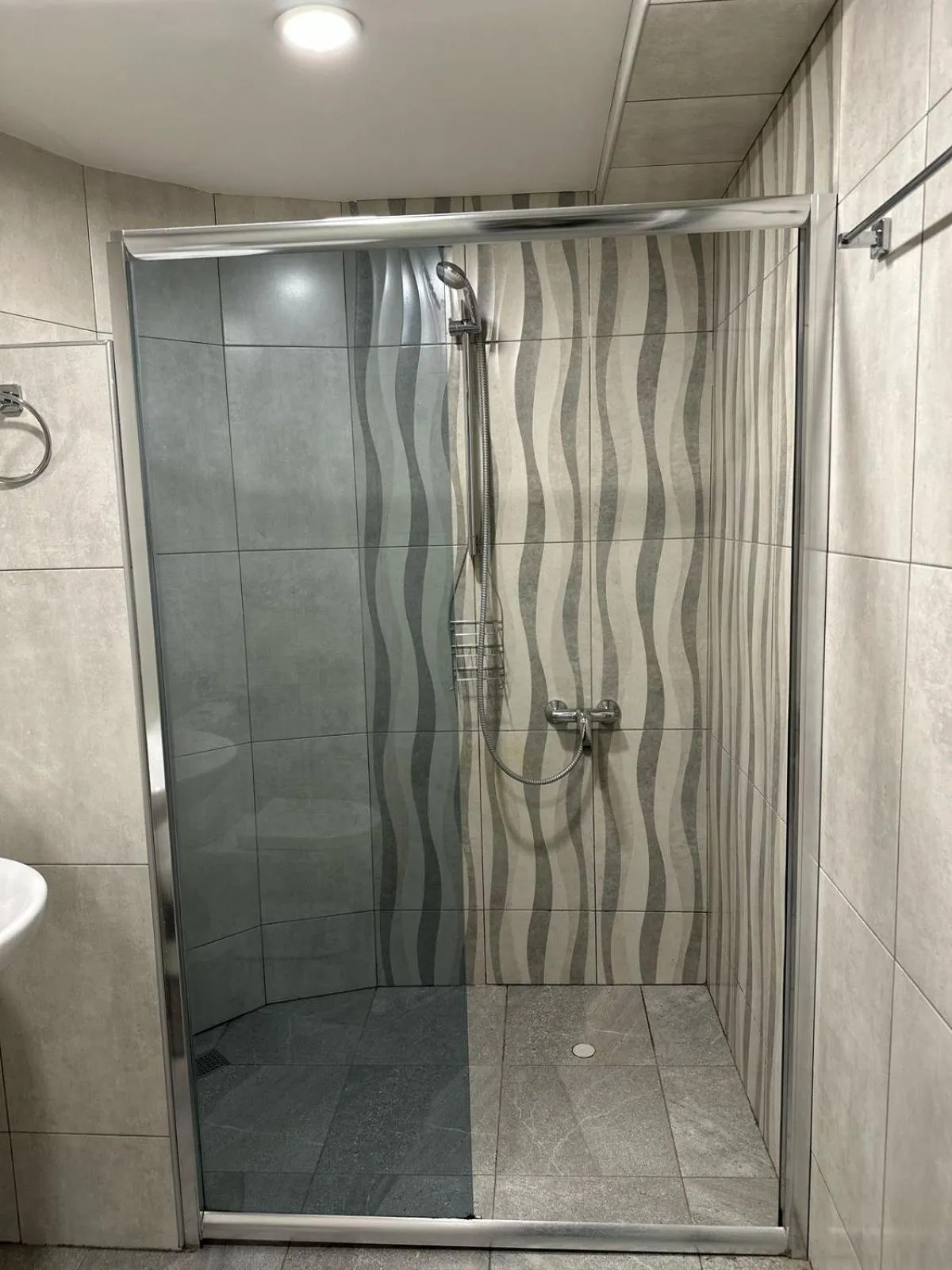 Shower in Hotel Aira Plaza