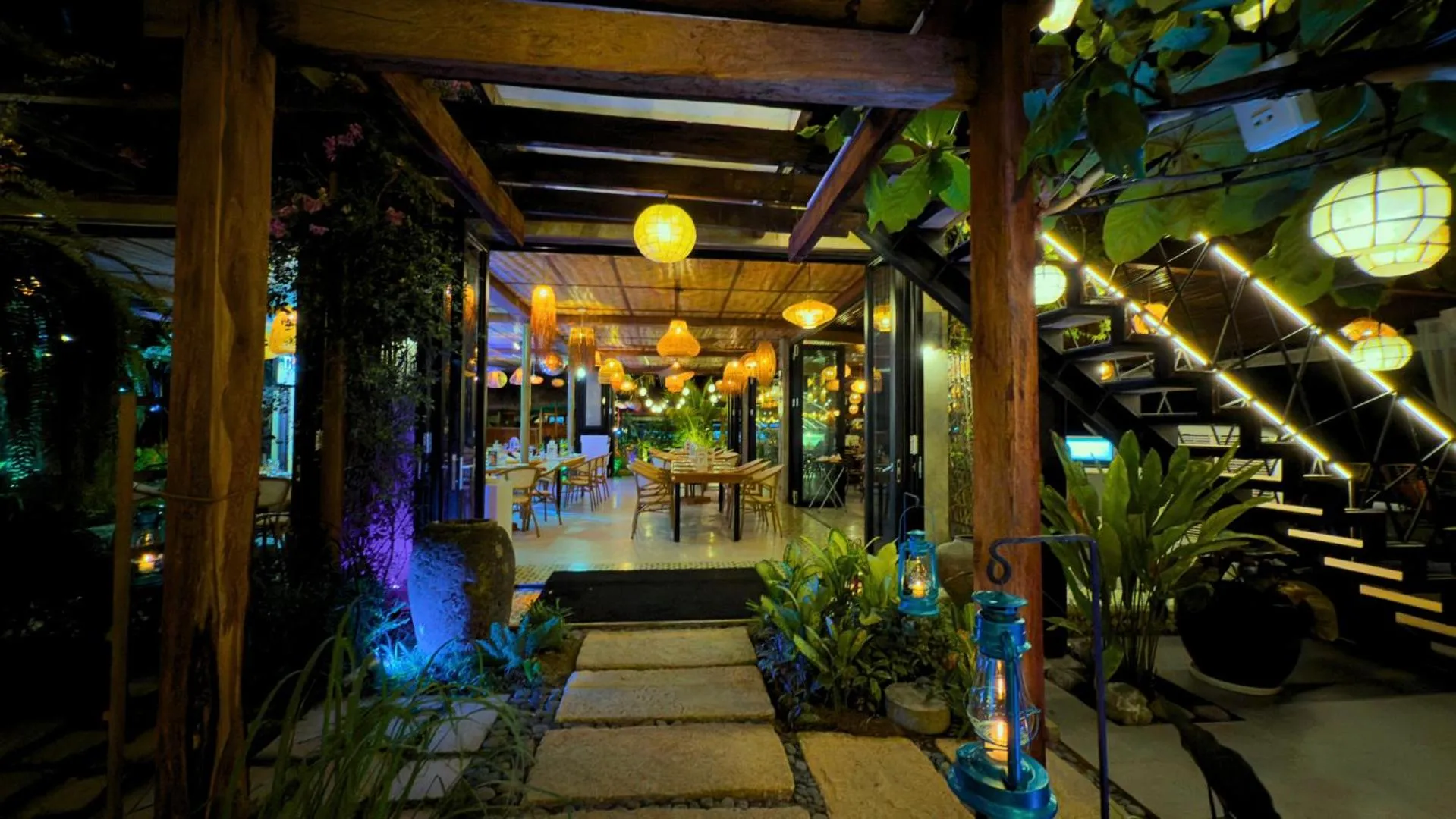 Lounge or bar in Whiterock Beach Hotel and Waterpark