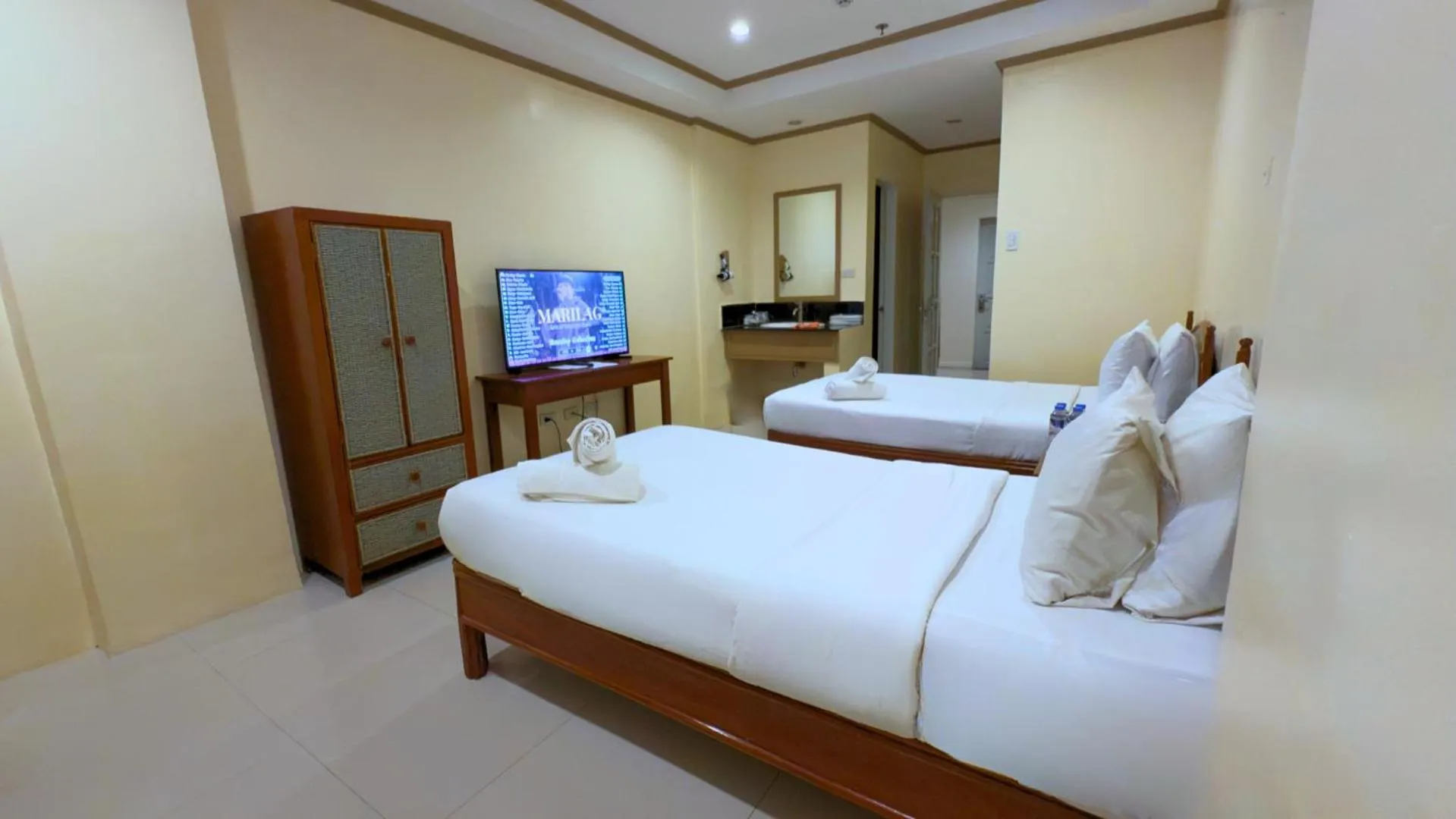 Bedroom, Bed in Whiterock Beach Hotel and Waterpark