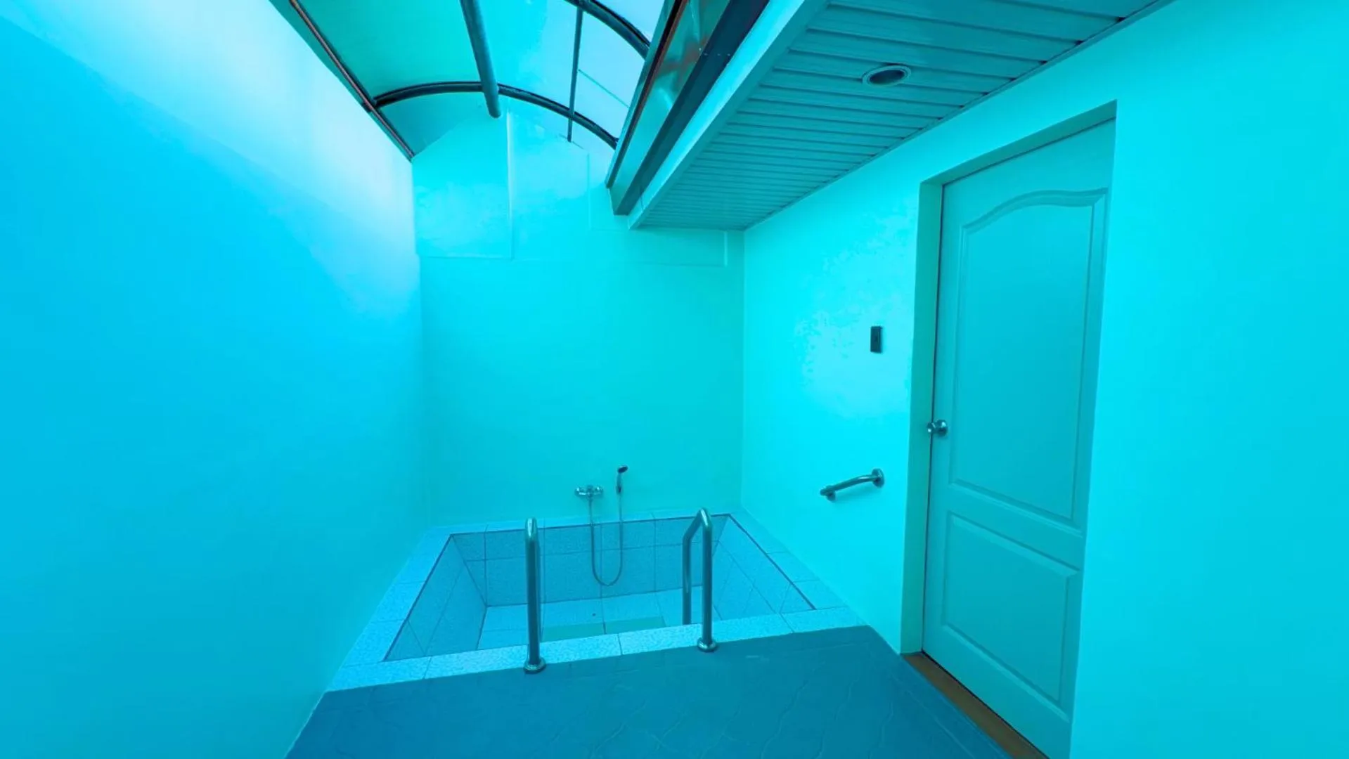 Bath in Whiterock Beach Hotel and Waterpark