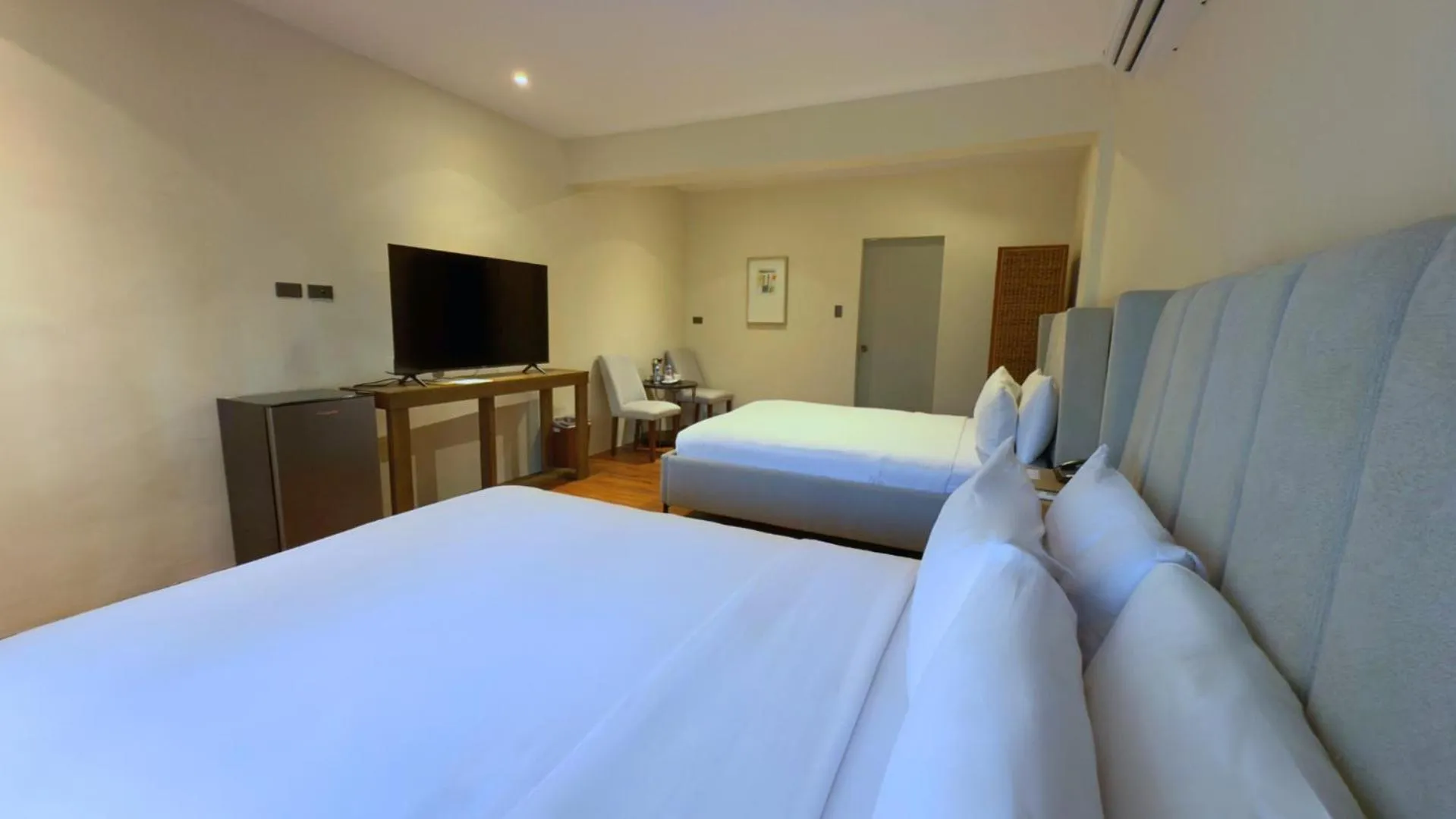 Bedroom, Bed in Whiterock Beach Hotel and Waterpark