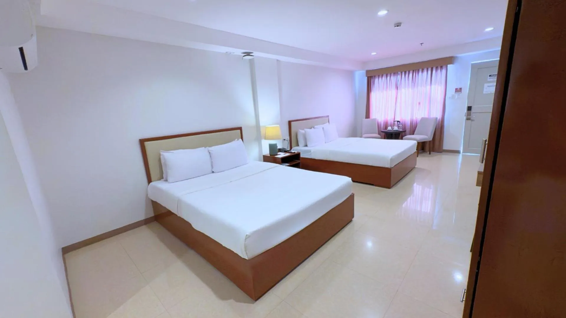 Bedroom, Bed in Whiterock Beach Hotel and Waterpark