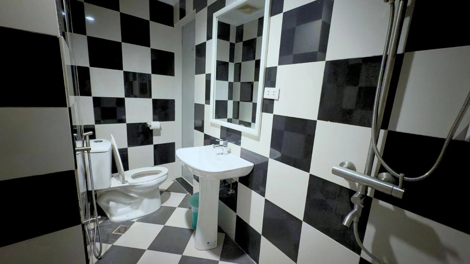 Shower in Whiterock Beach Hotel and Waterpark