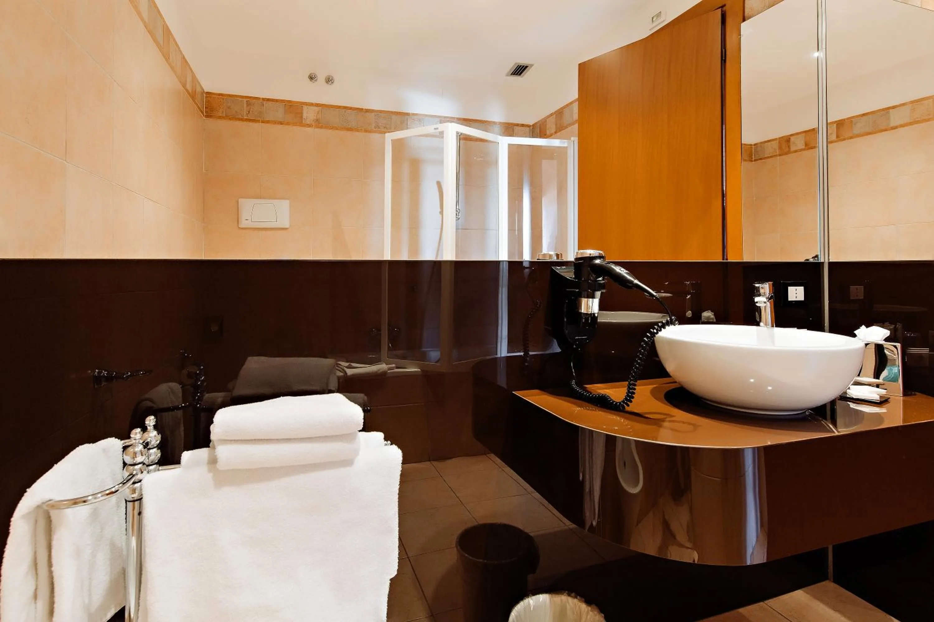 Bathroom in Excel Hotel Naviglio - Ca'Bianca