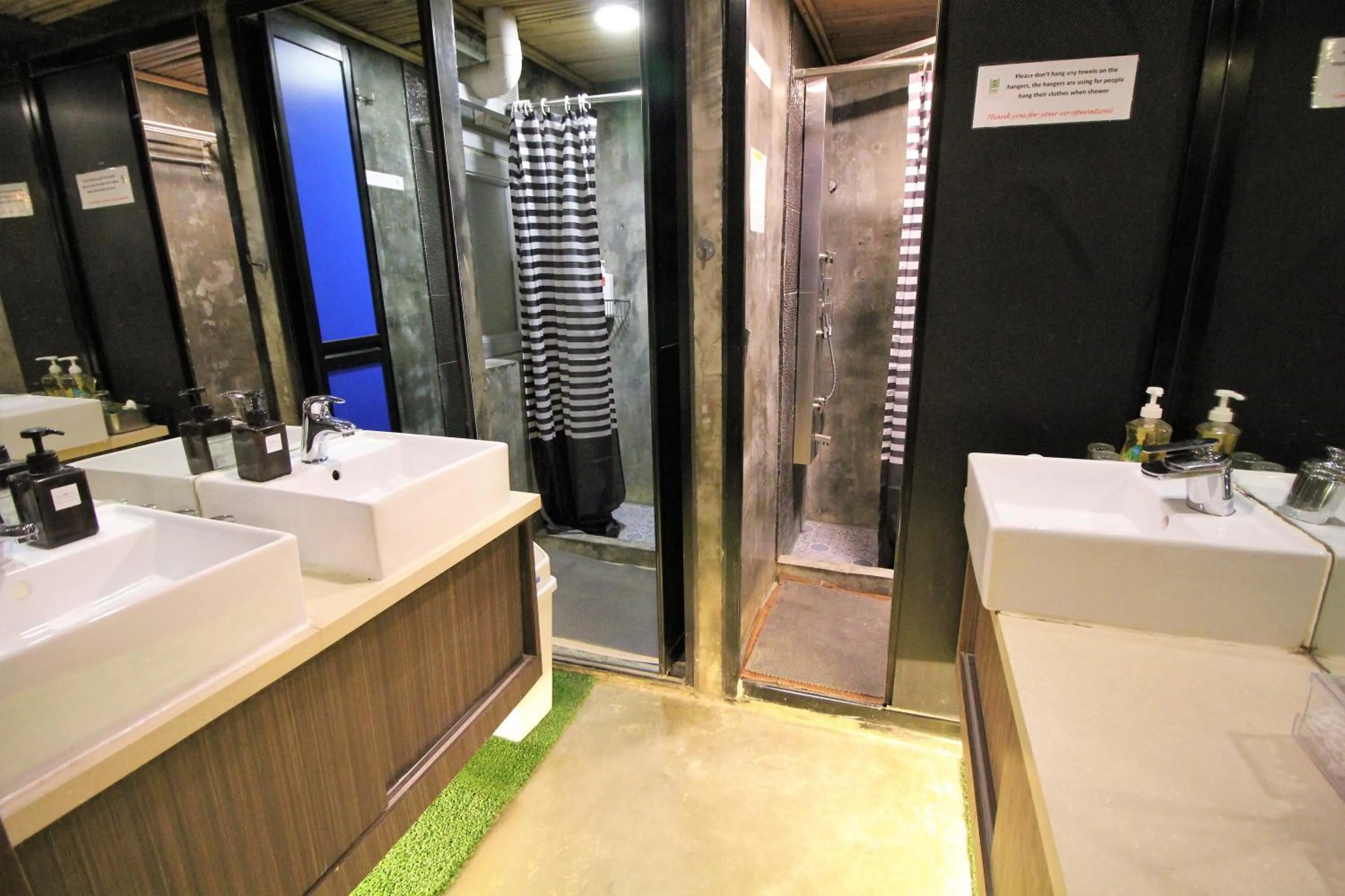 Bathroom in Urban Pack