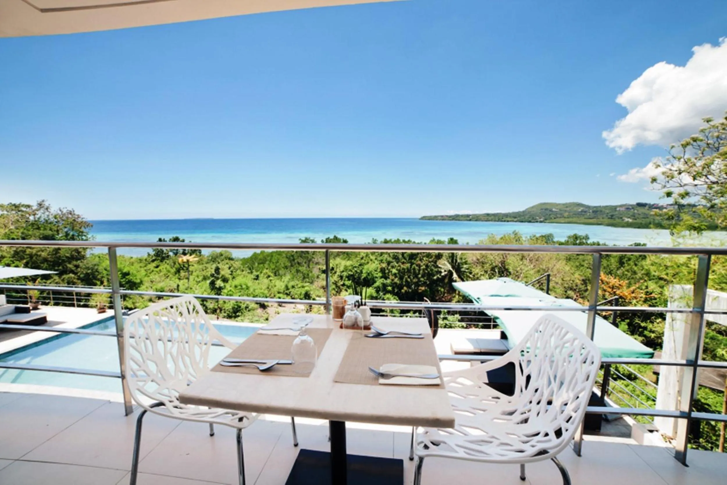 Restaurant/places to eat in Ocean Suites Bohol Boutique Hotel