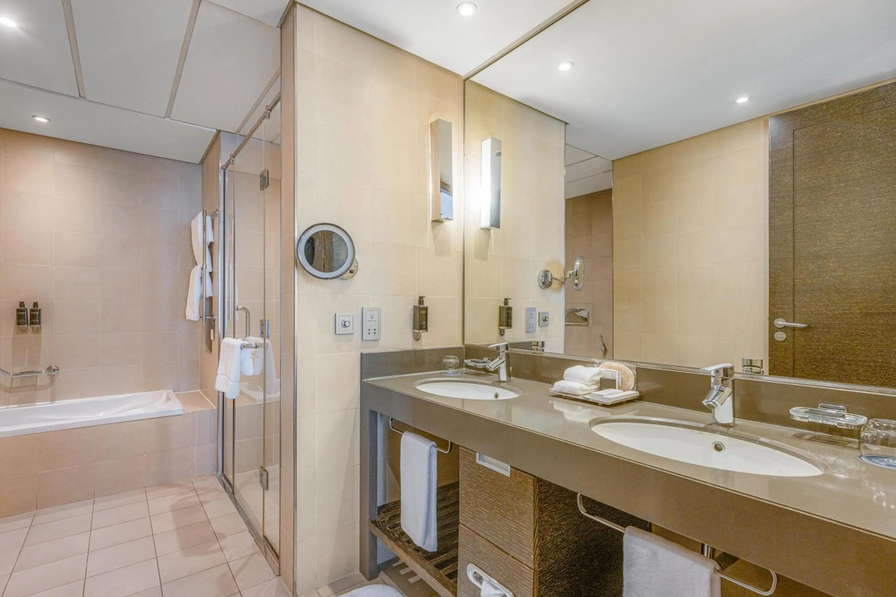 Shower in Four Points by Sheraton Al Ain