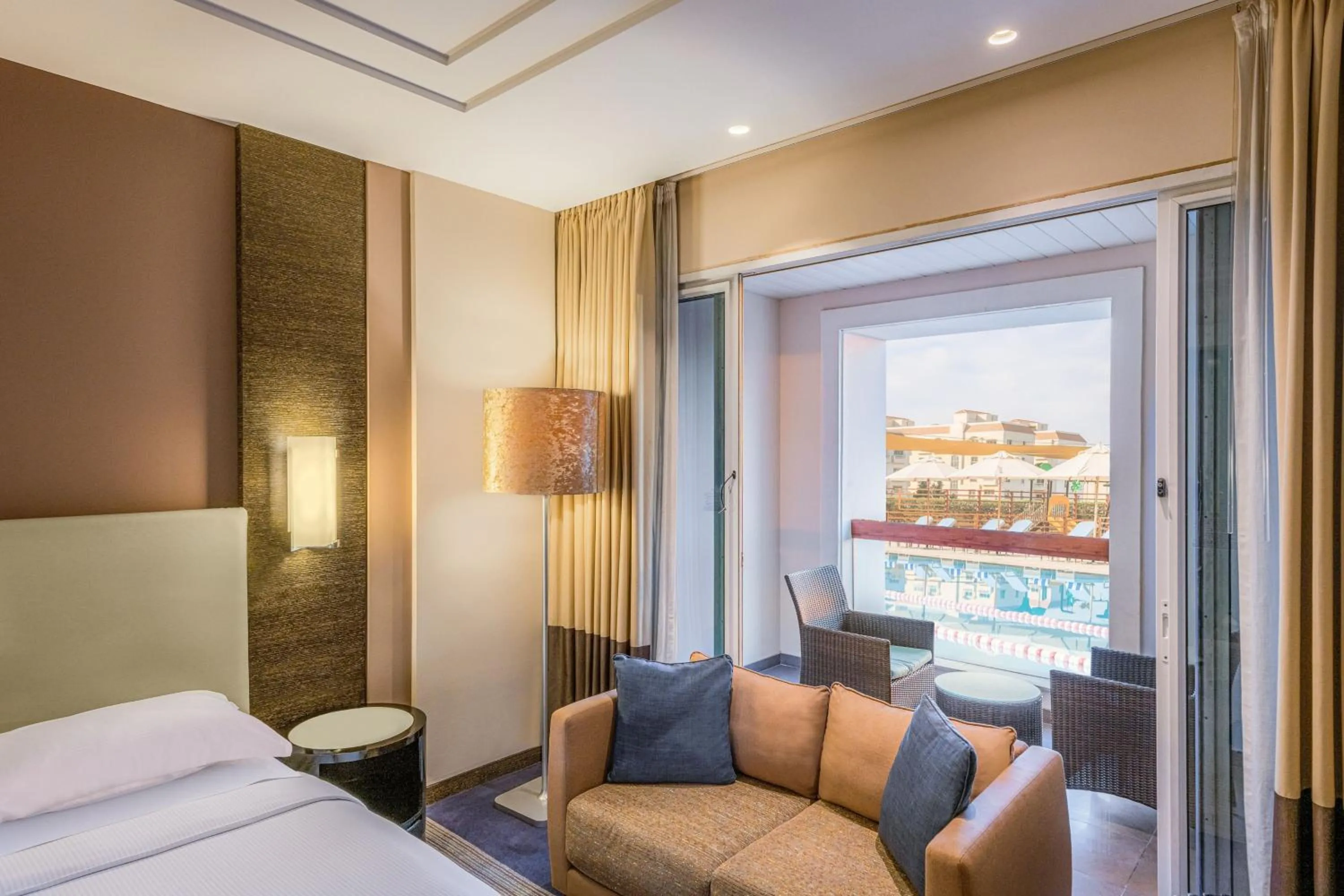 Bedroom, Bed in Four Points by Sheraton Al Ain