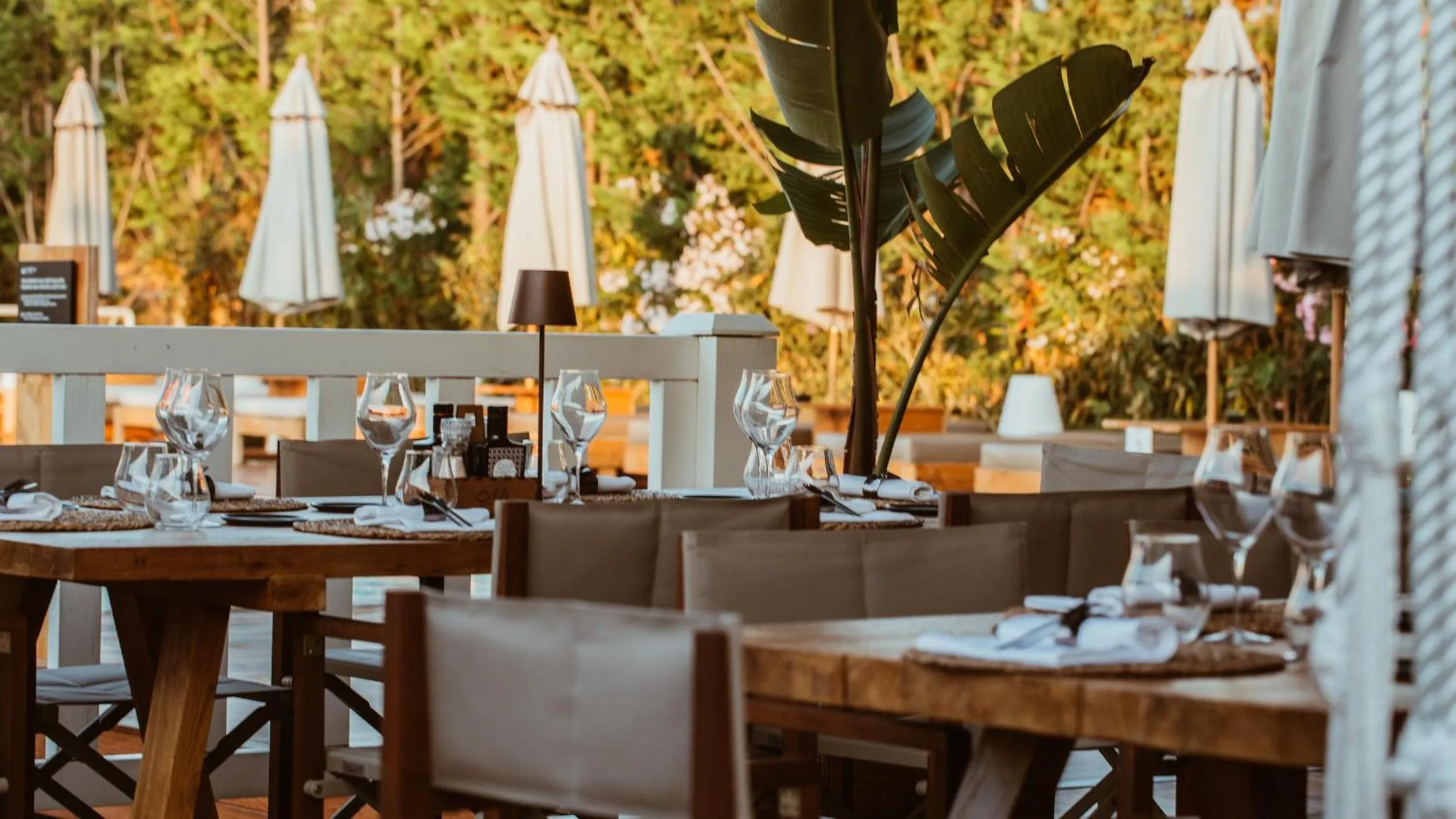 Restaurant/places to eat in Cumeja Beach Club & Hotel