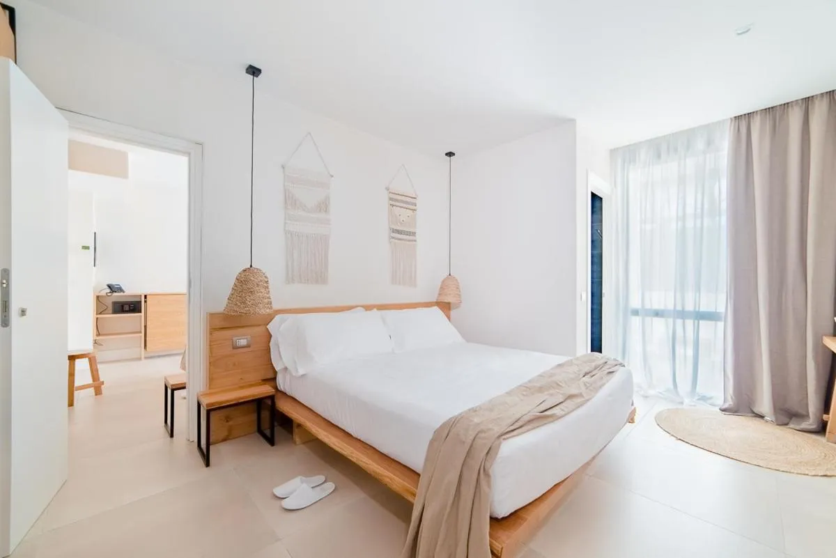 Photo of the whole room, Bed in Cumeja Beach Club & Hotel