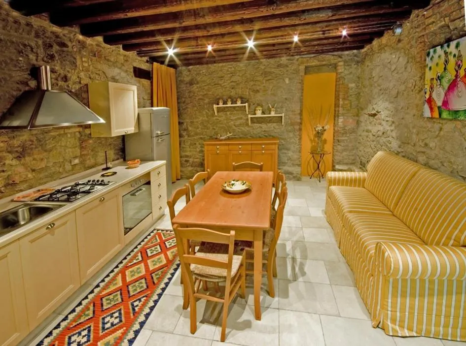 Kitchen or kitchenette in Aiceltis