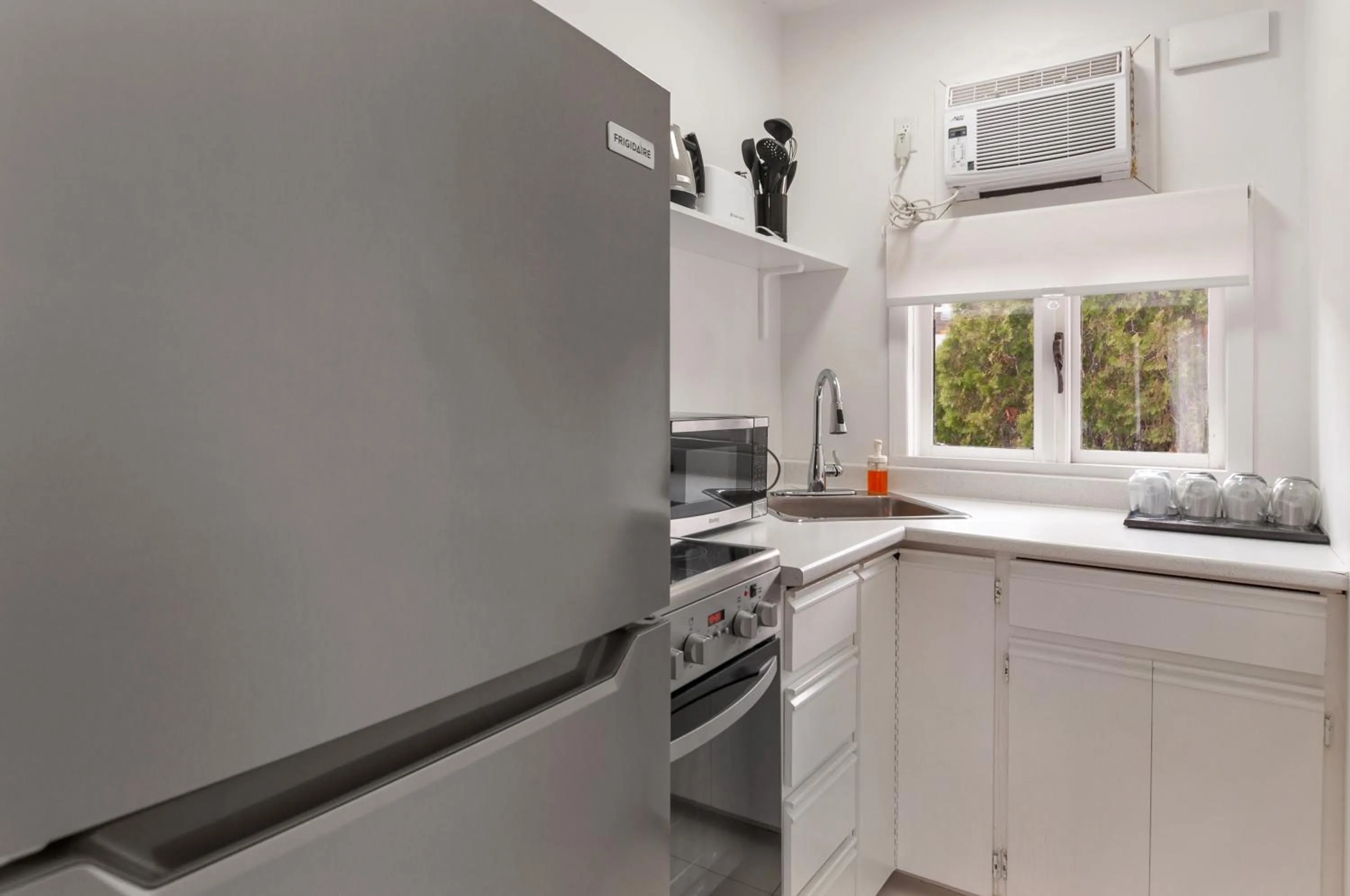 Kitchen or kitchenette in Kettle Valley Beach Resort