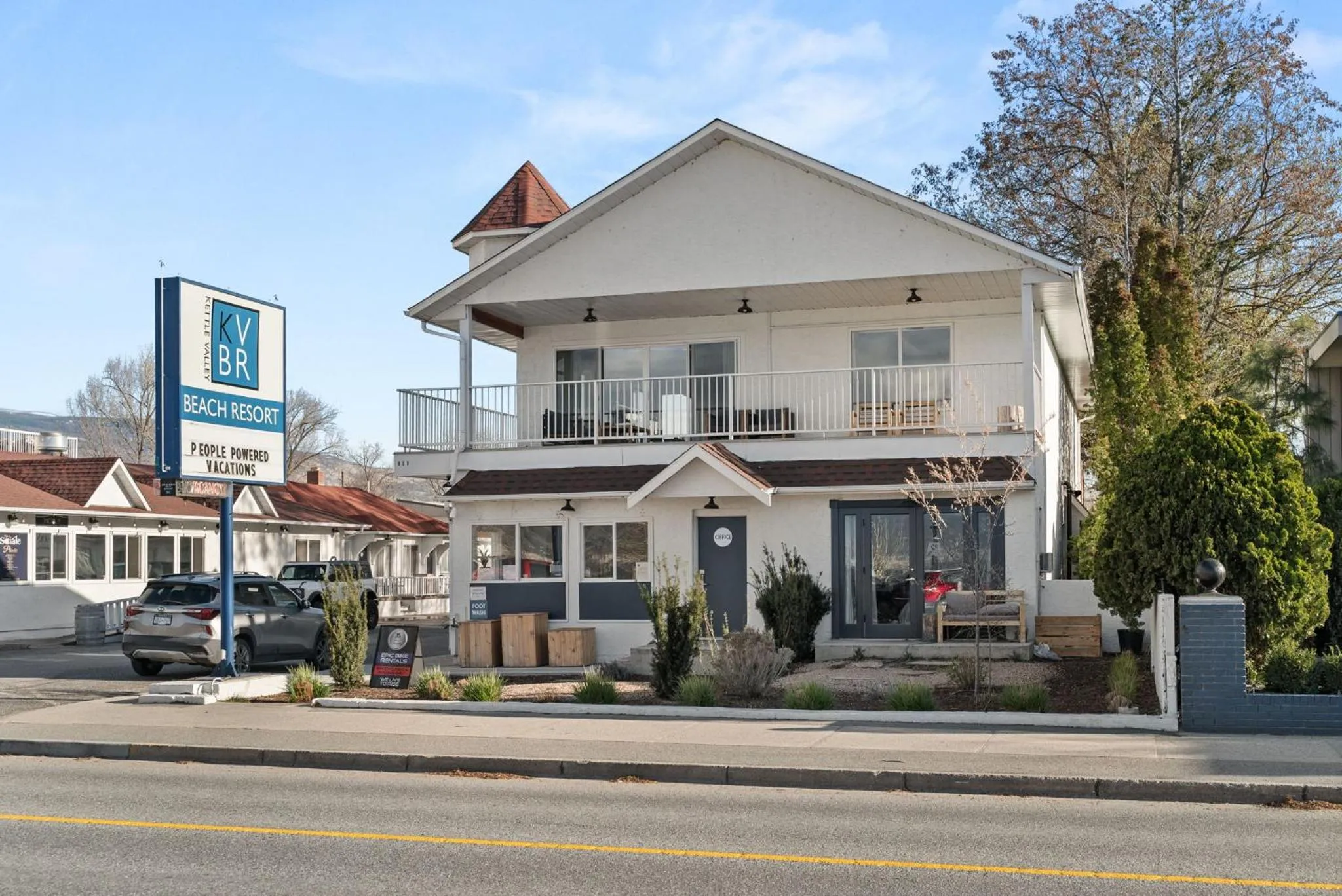 Property building in Kettle Valley Beach Resort