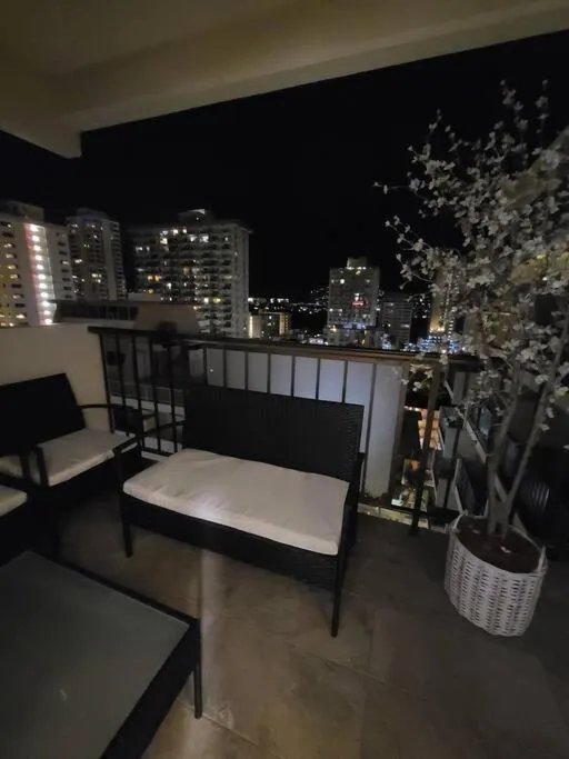 Lovely Condo 2 Bedrooms, 2 bathrooms, free 1 Parking at Waikiki Beach