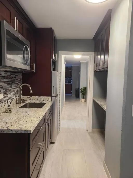 Lovely Condo 2 Bedrooms, 2 bathrooms, free 1 Parking at Waikiki Beach