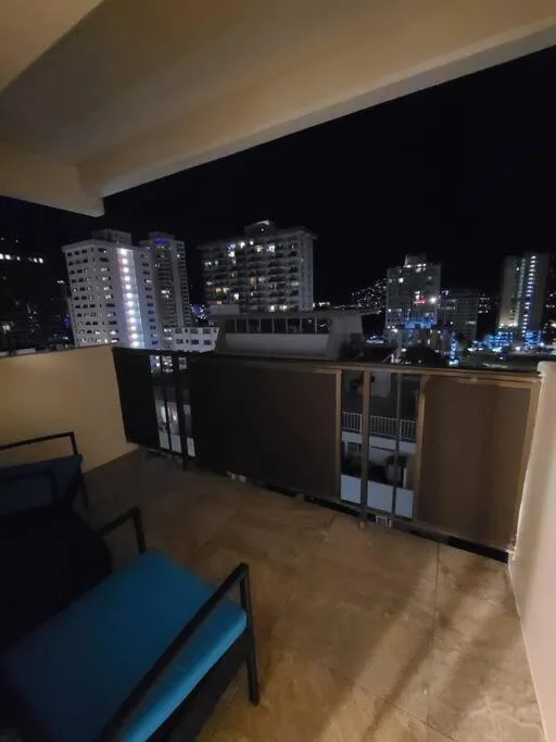 Lovely Condo 2 Bedrooms, 2 bathrooms, free 1 Parking at Waikiki Beach