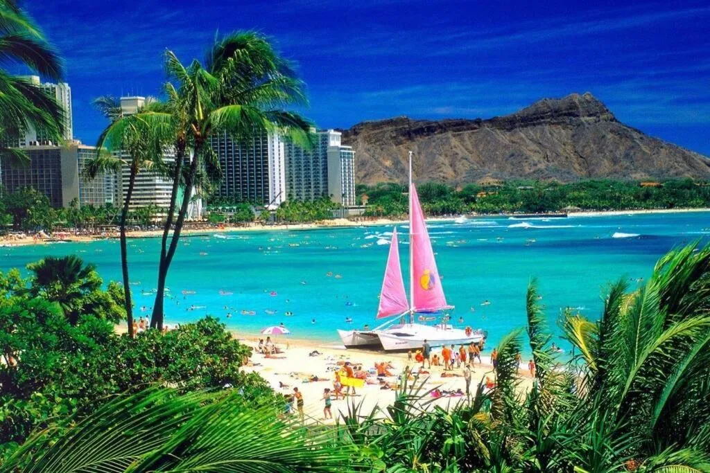 Lovely Condo 2 Bedrooms, 2 bathrooms, free 1 Parking at Waikiki Beach