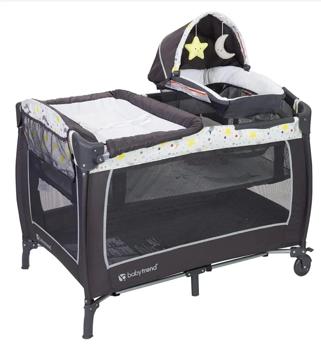 Bed in Lovely Condo 2 Bedrooms, 2 bathrooms, free 1 Parking at Waikiki Beach