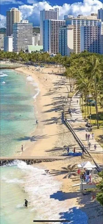 Lovely Condo 2 Bedrooms, 2 bathrooms, free 1 Parking at Waikiki Beach