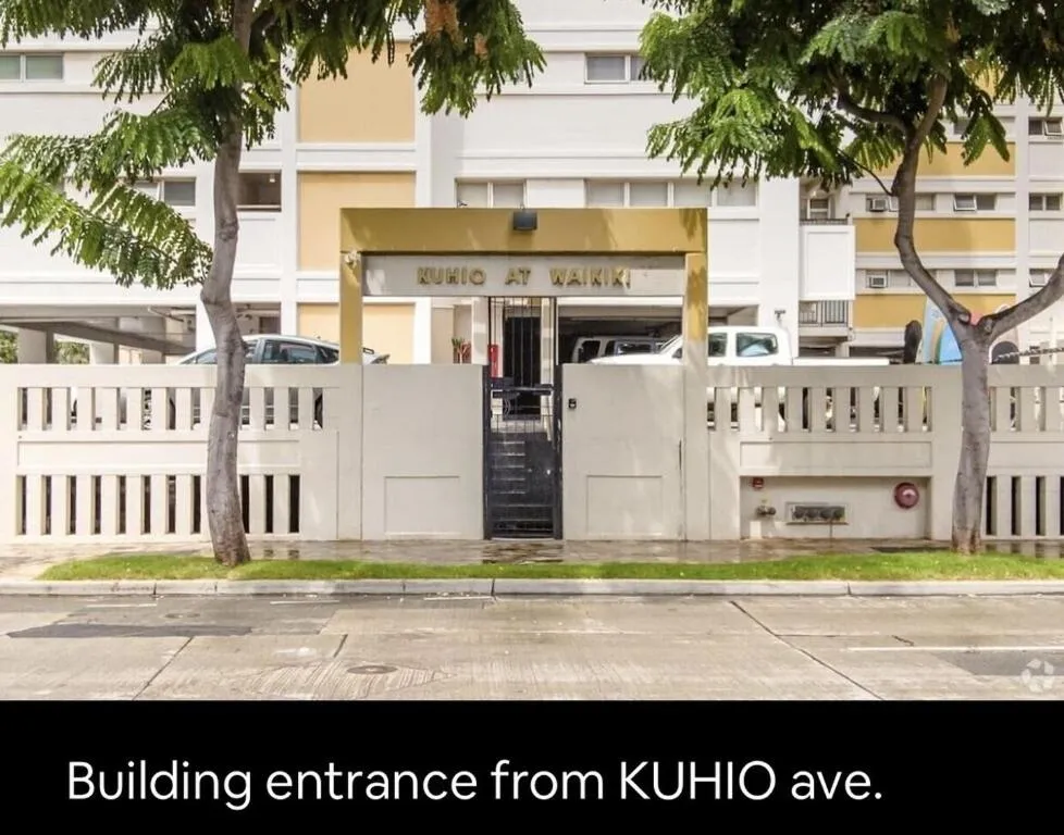 Lovely Condo 2 Bedrooms, 2 bathrooms, free 1 Parking at Waikiki Beach