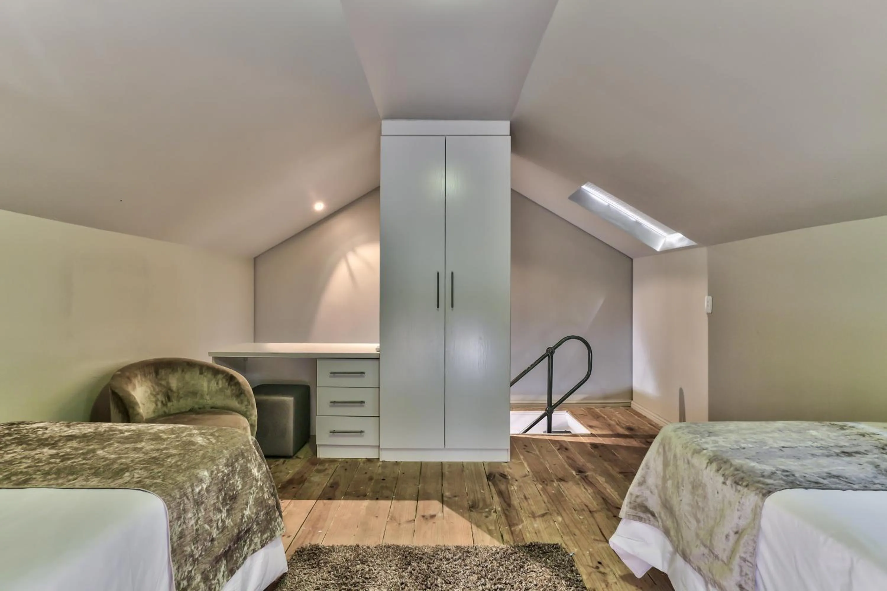 Bedroom, Bed in Heritage Square Apartments