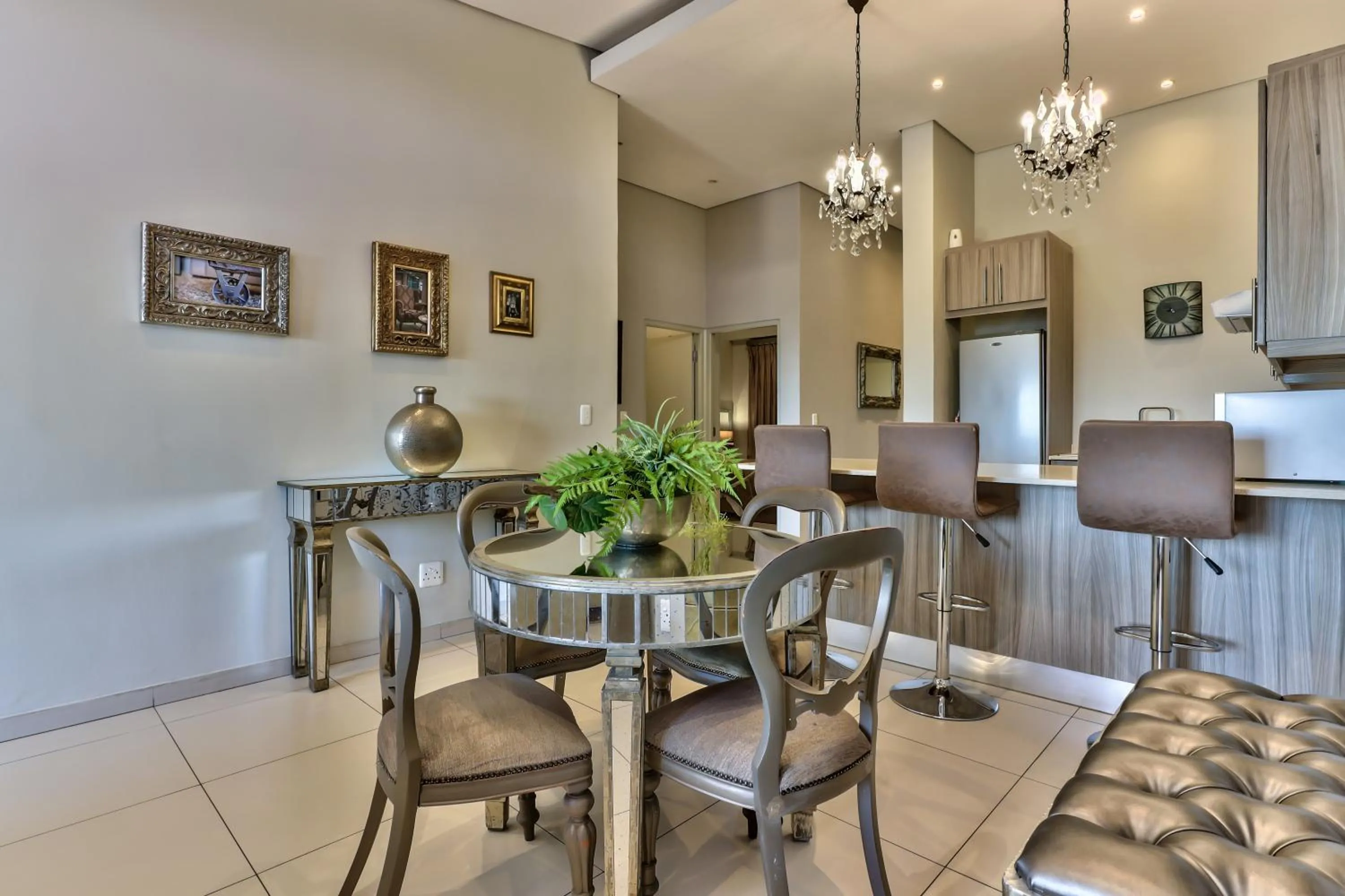 Dining area in Heritage Square Apartments