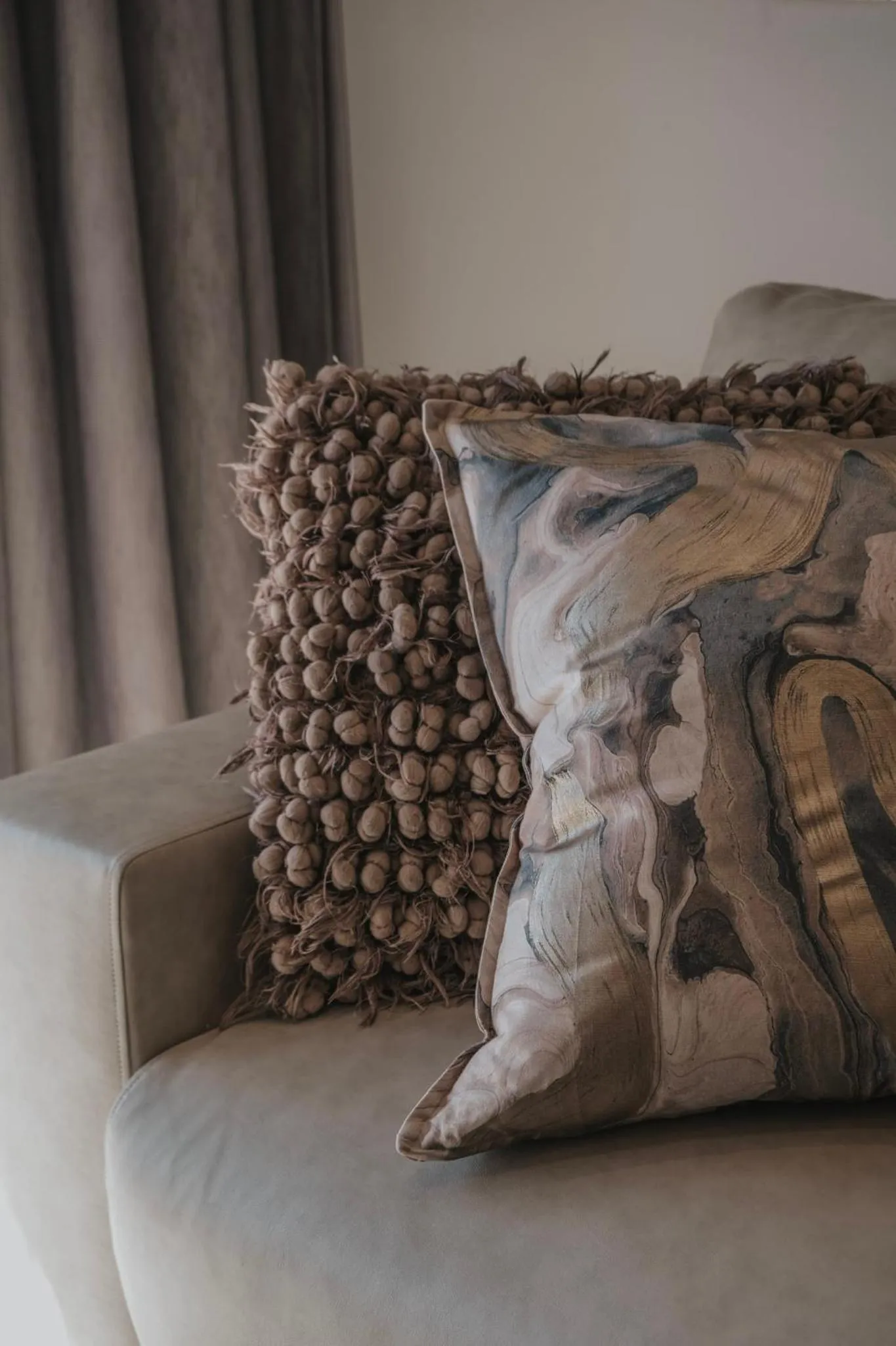 Seating area in Heritage Square Apartments