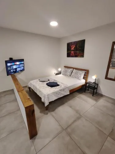 Michael's- A Lovely Studio Apartment