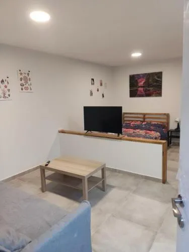 Michael's- A Lovely Studio Apartment