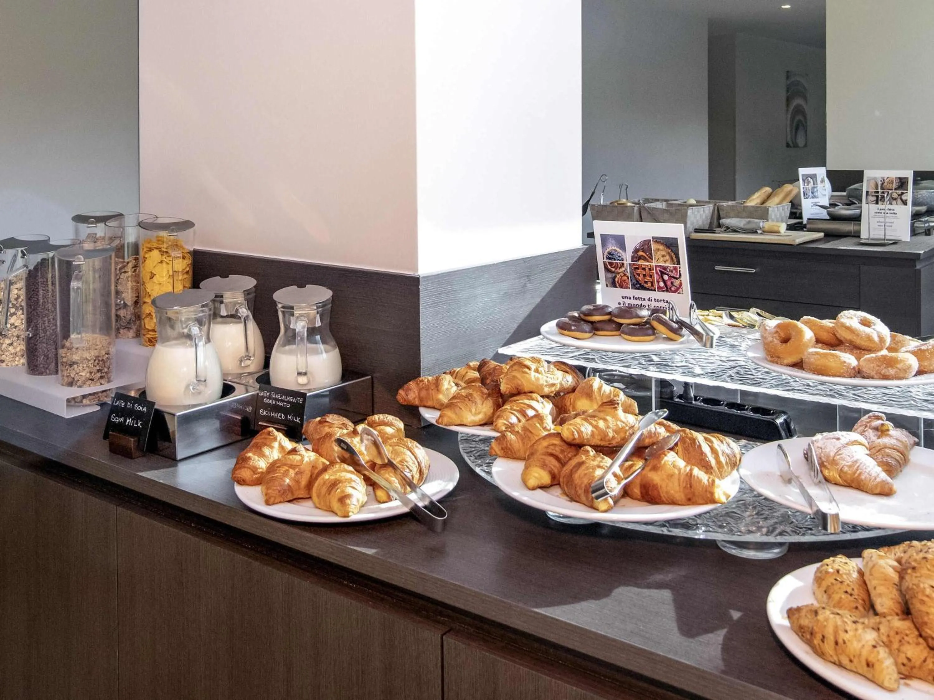 Breakfast in Mercure Roma West