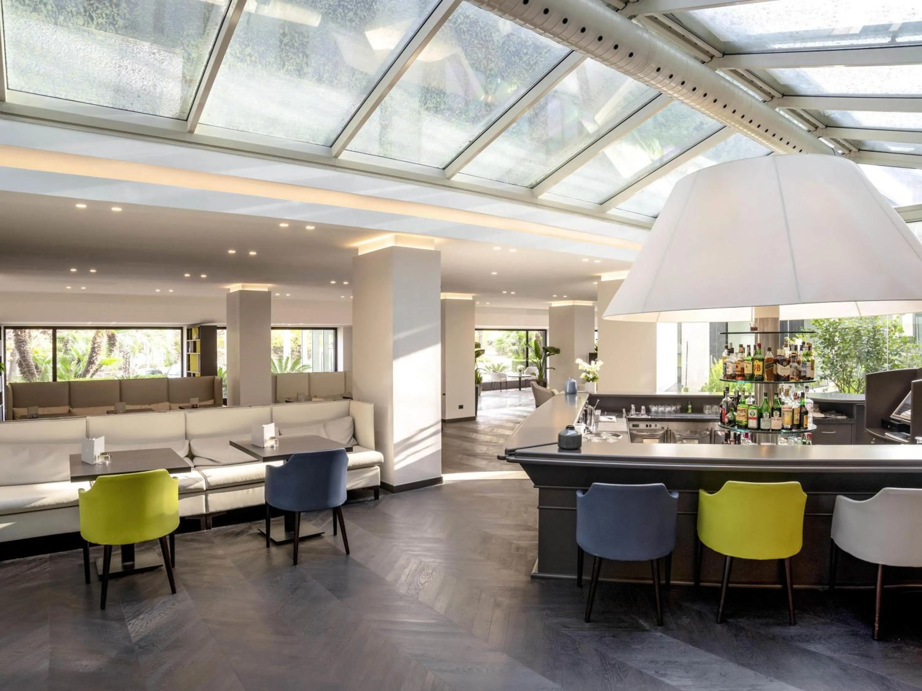 Lounge or bar in Mercure Roma West